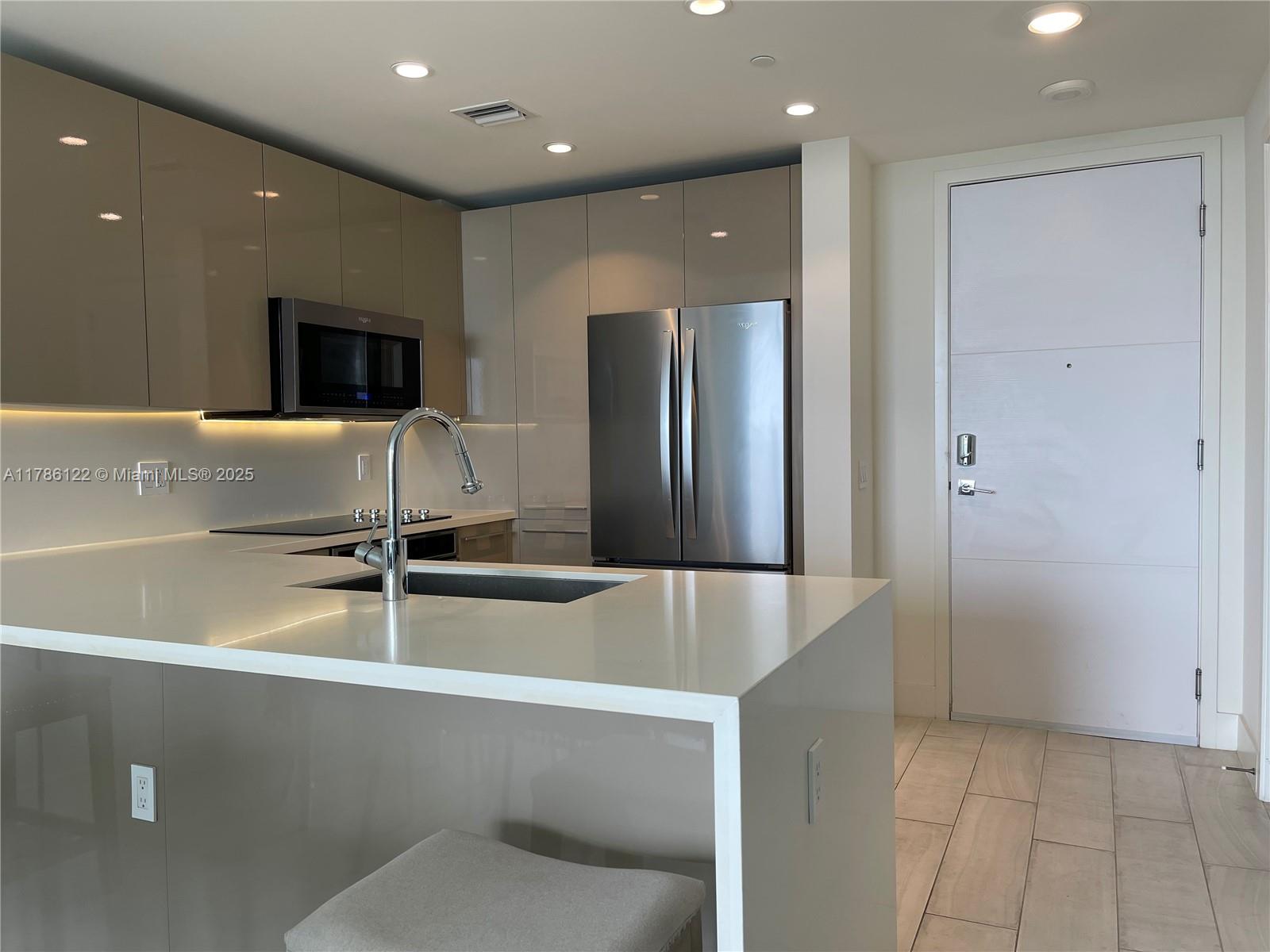 2000 Metropica Way # 905