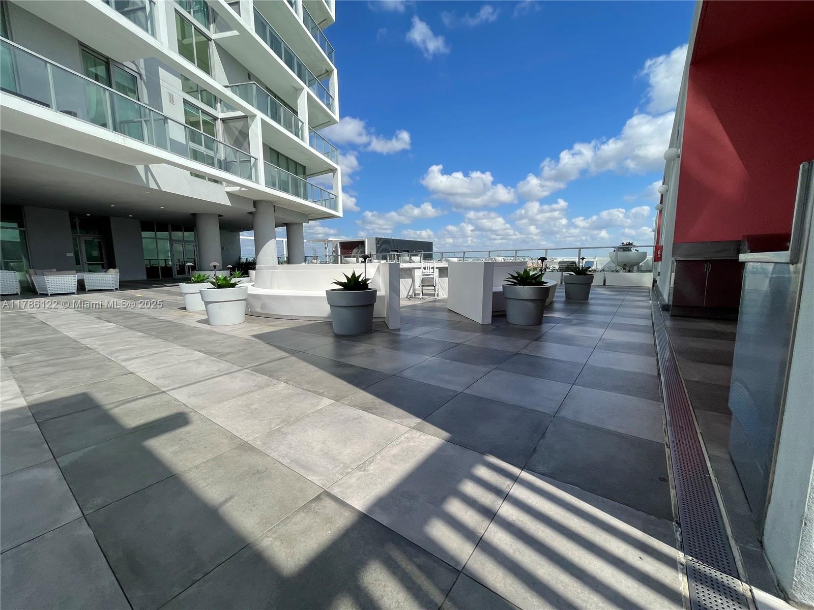 2000 Metropica Way # 905