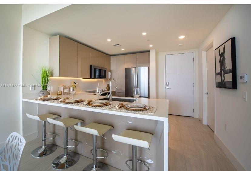 2000 Metropica Way # 905