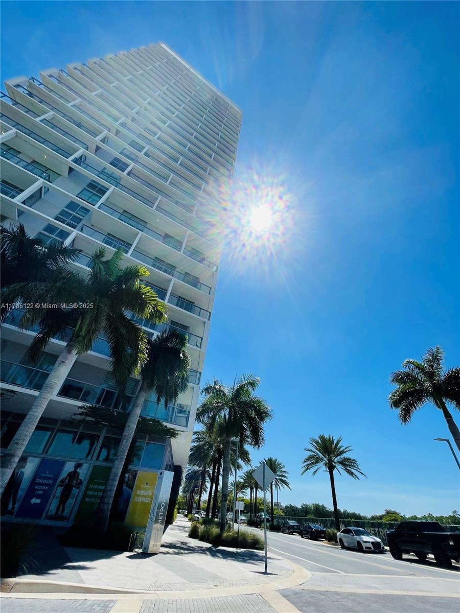 2000 Metropica Way # 905