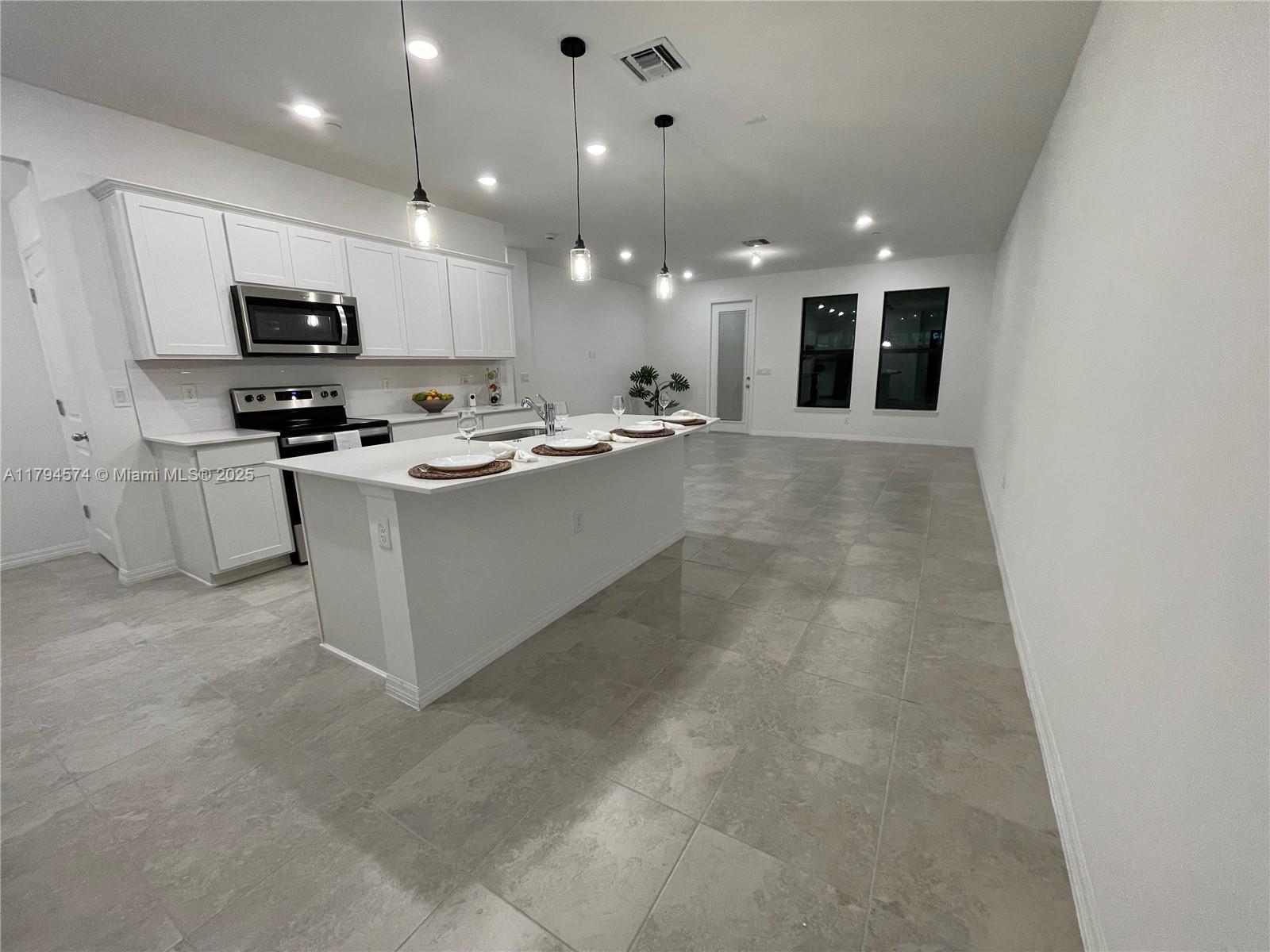 8366 NW 7th Ct
