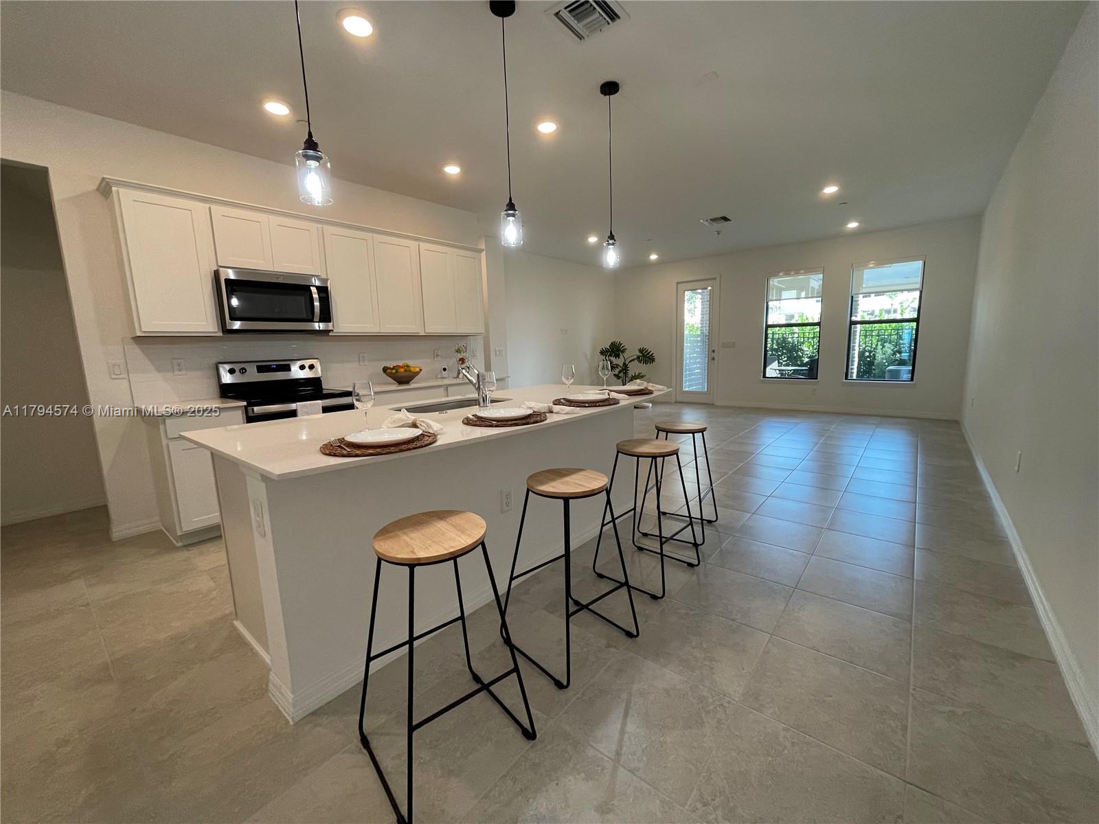 8366 NW 7th Ct