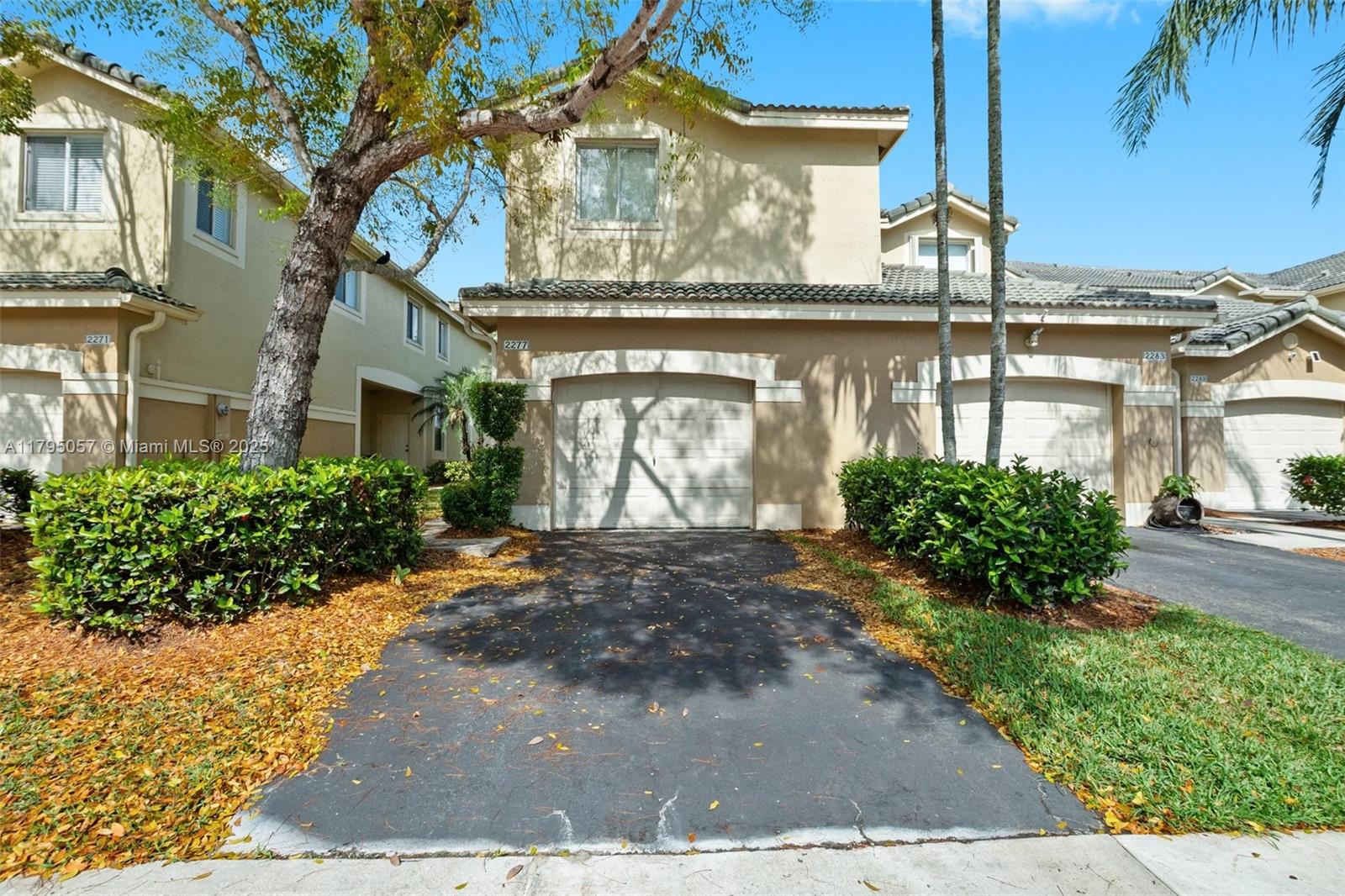 2277 Pasadena Way