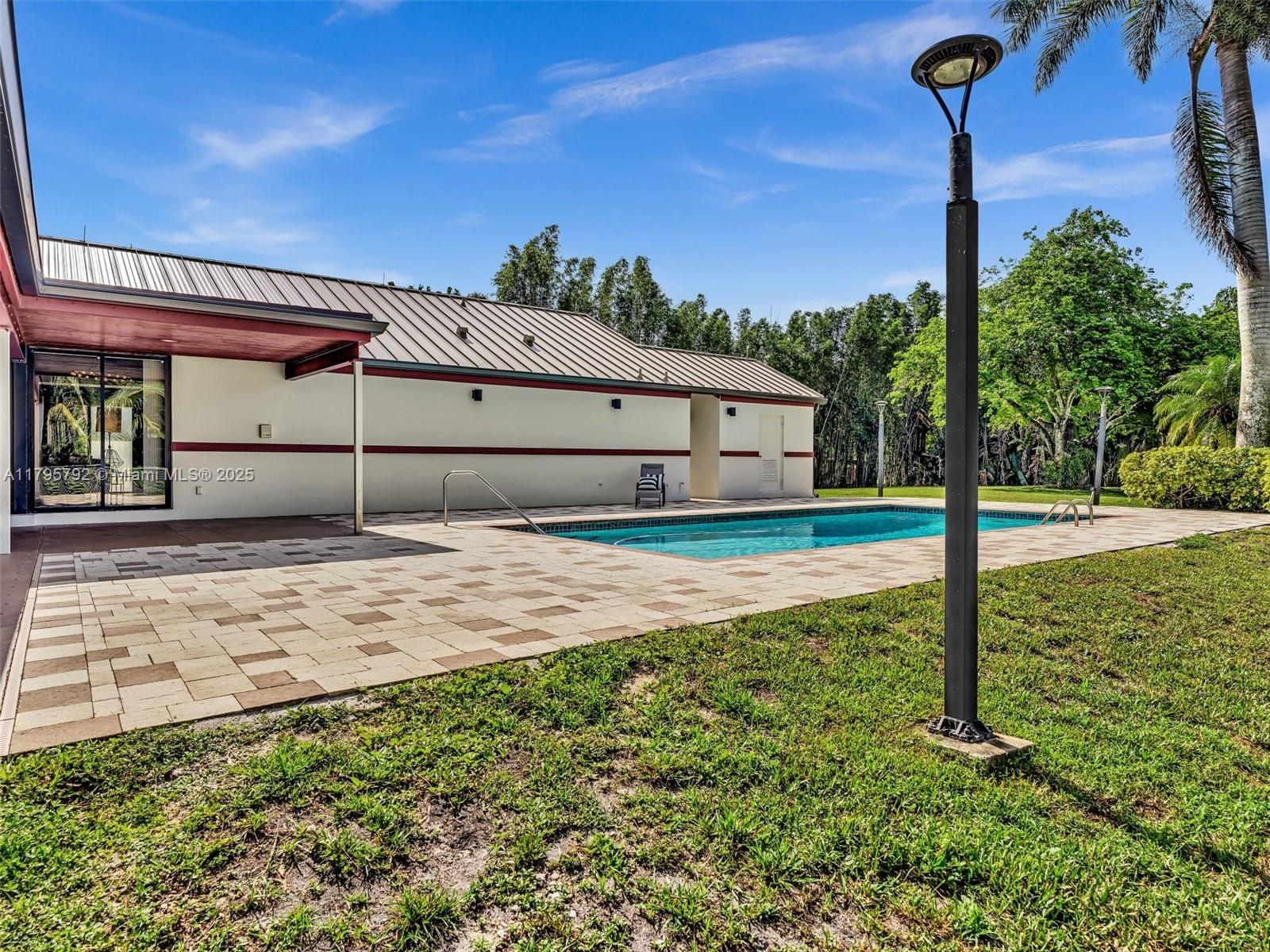 13494 Stirling Rd