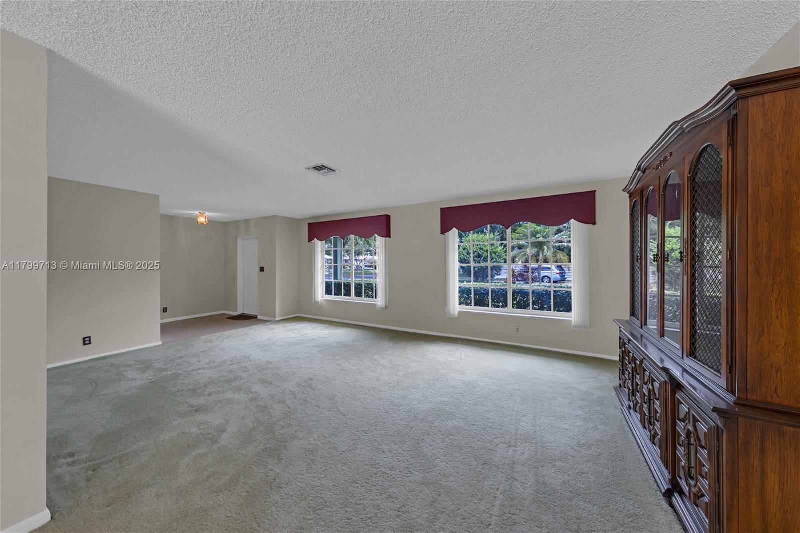 861 SW 58th Ave