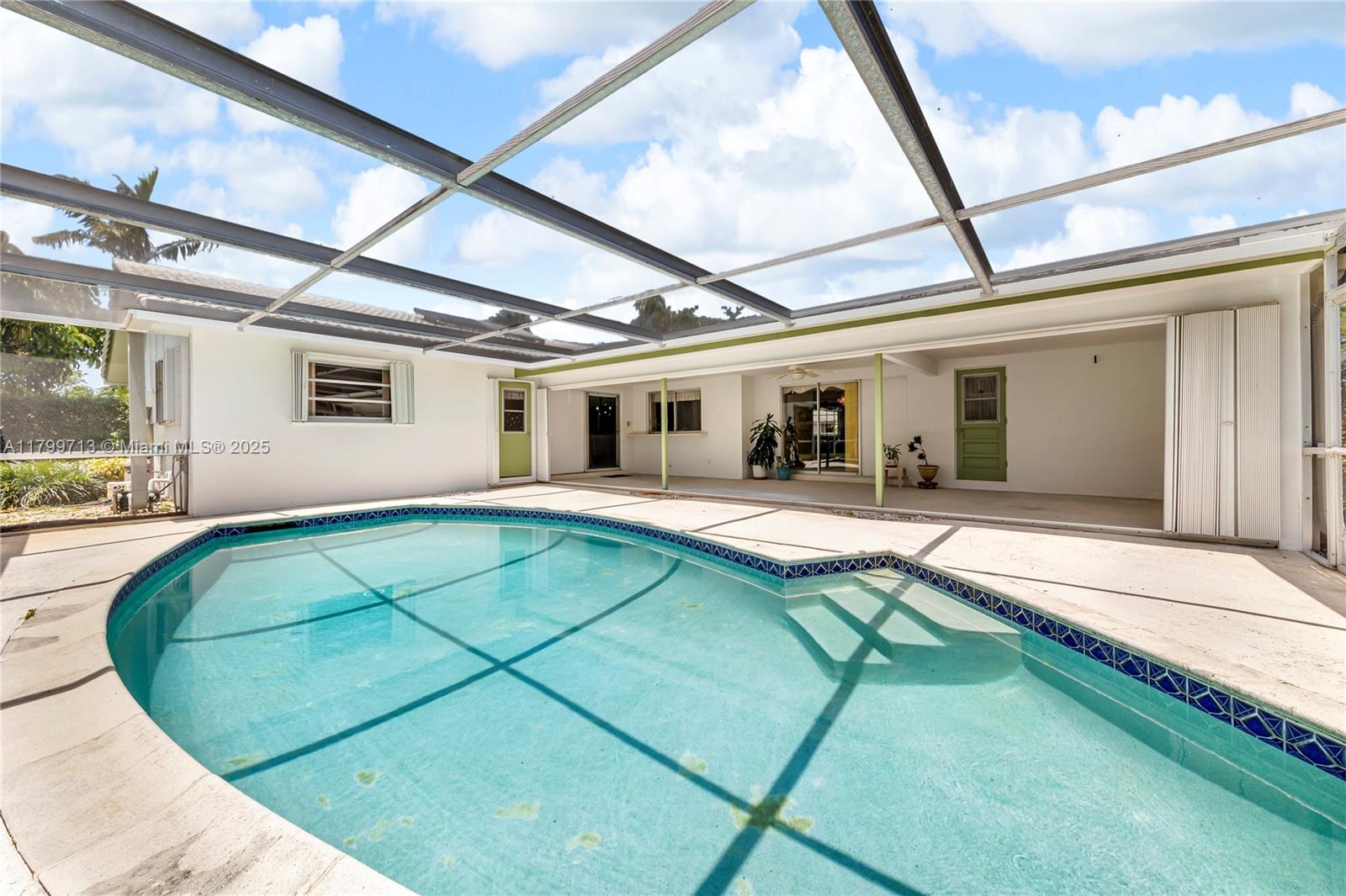 861 SW 58th Ave