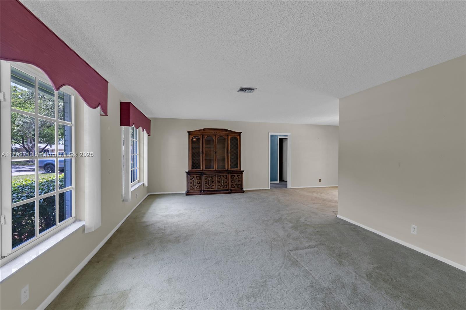 861 SW 58th Ave