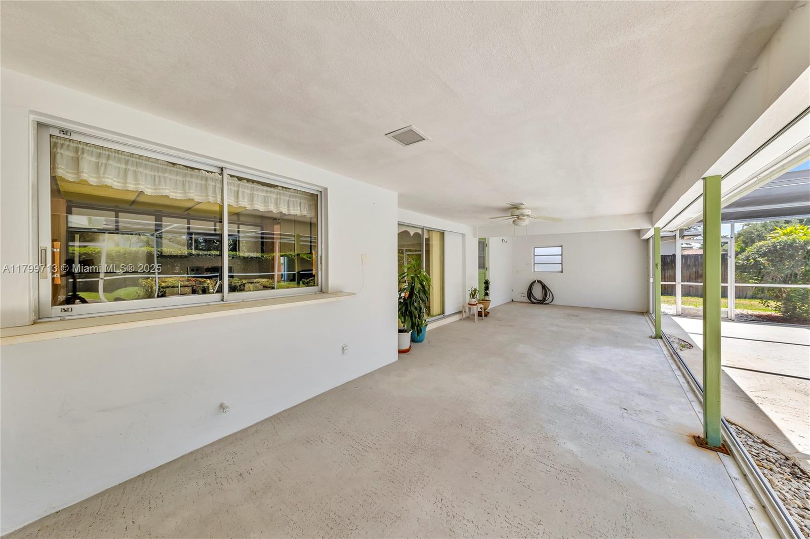 861 SW 58th Ave