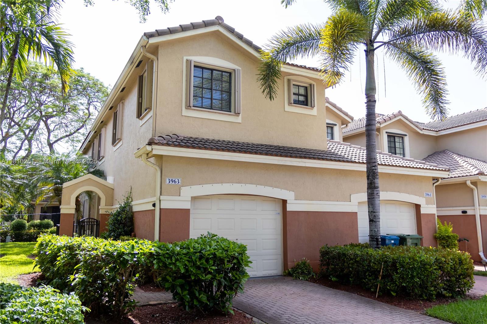3963 Orange Tree Ln