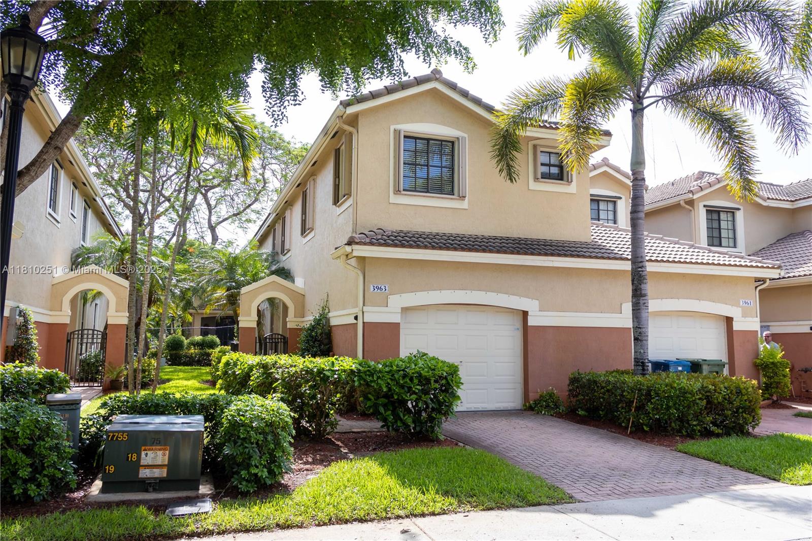 3963 Orange Tree Ln