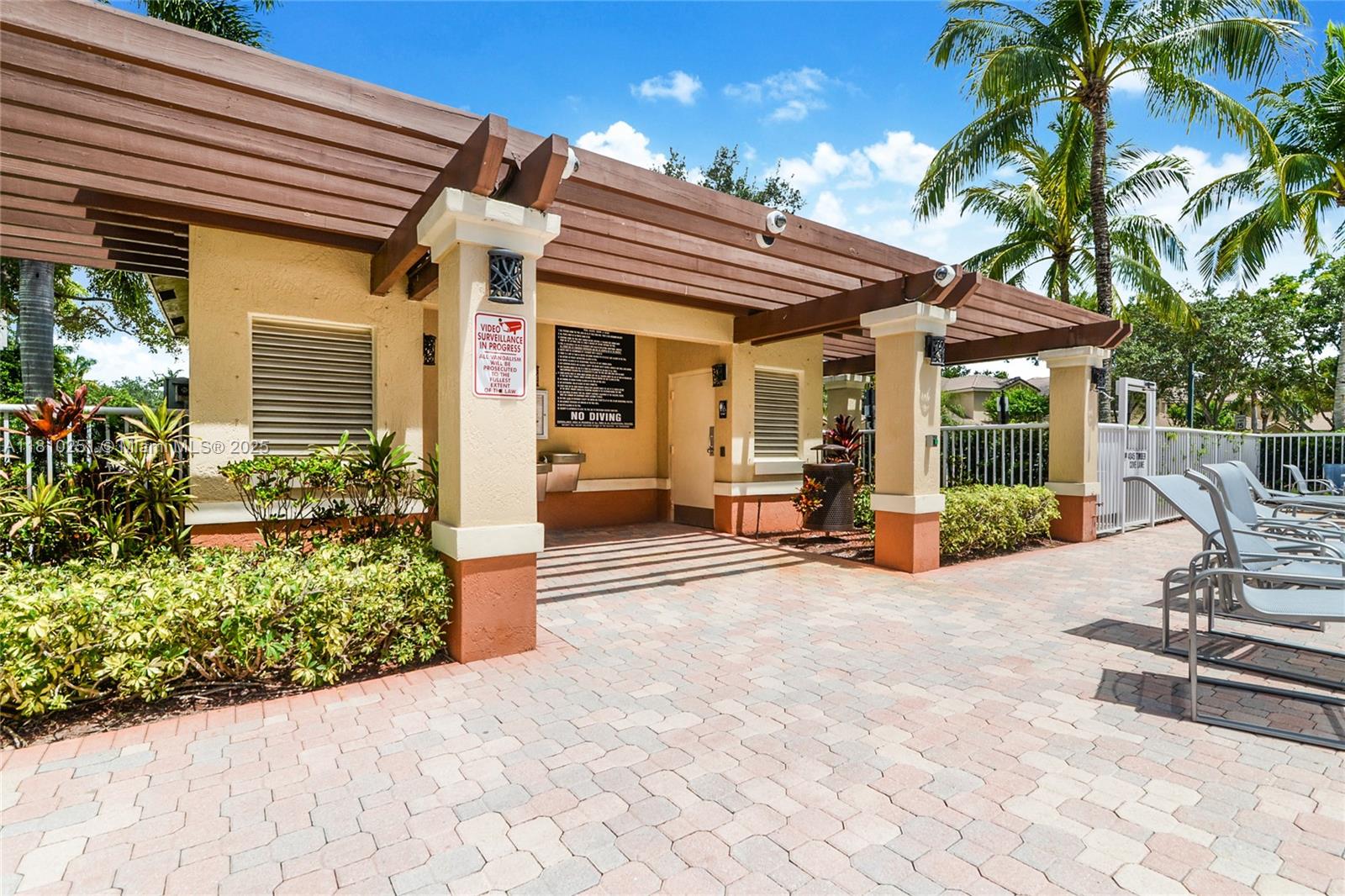 3963 Orange Tree Ln