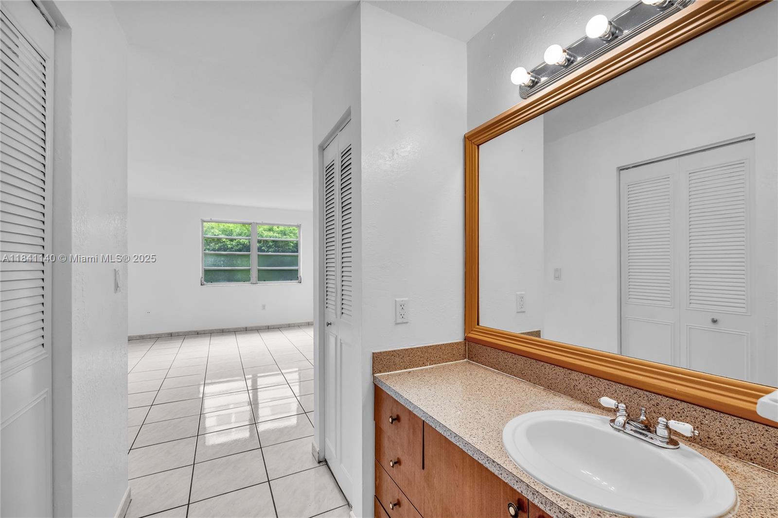 325 NW 72nd Ave # 203