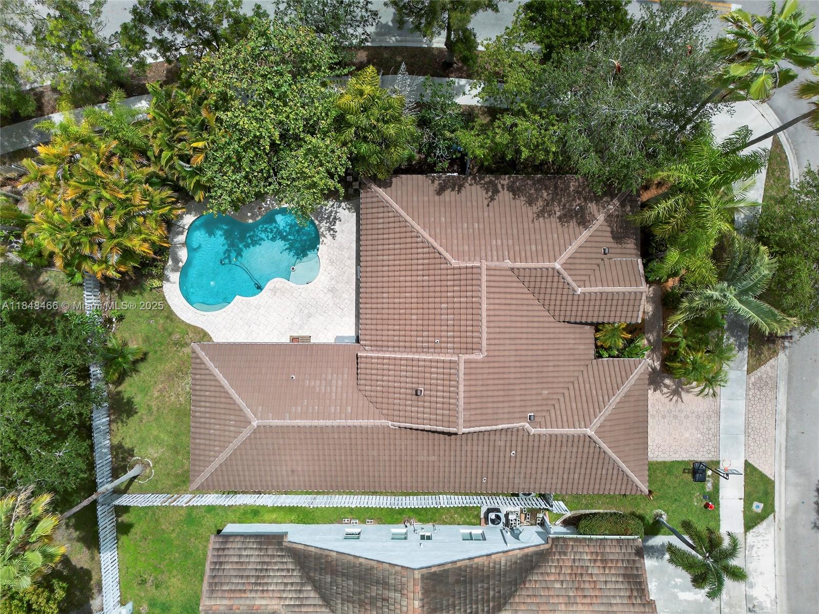 704 Lake Blvd