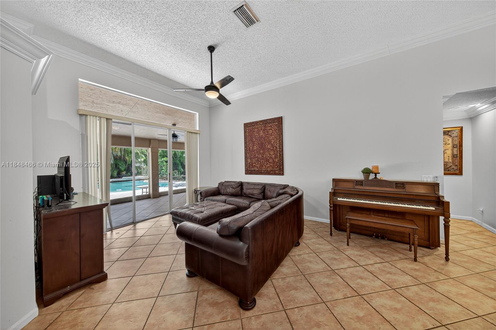 704 Lake Blvd