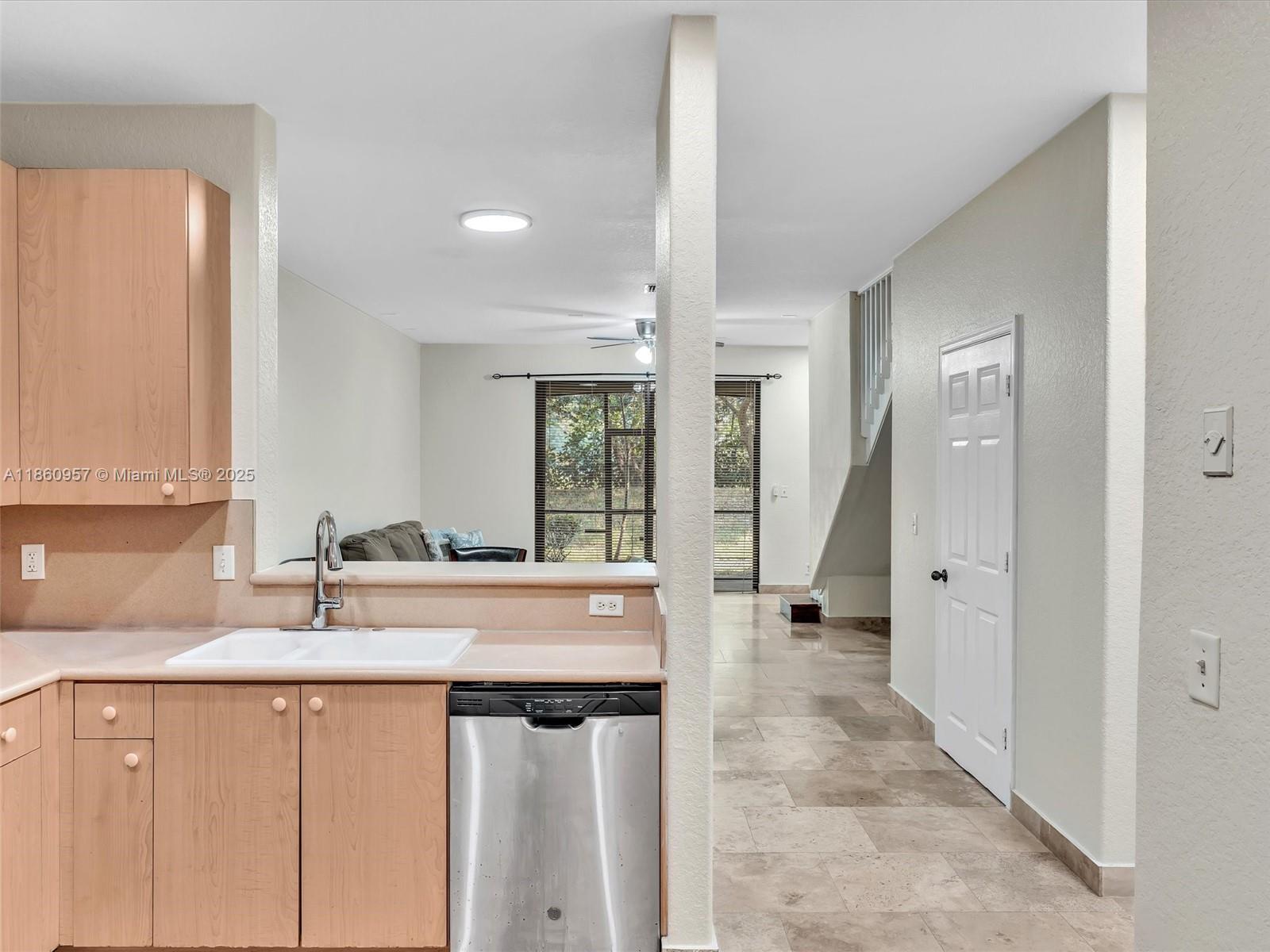 3853 Tree Top Dr