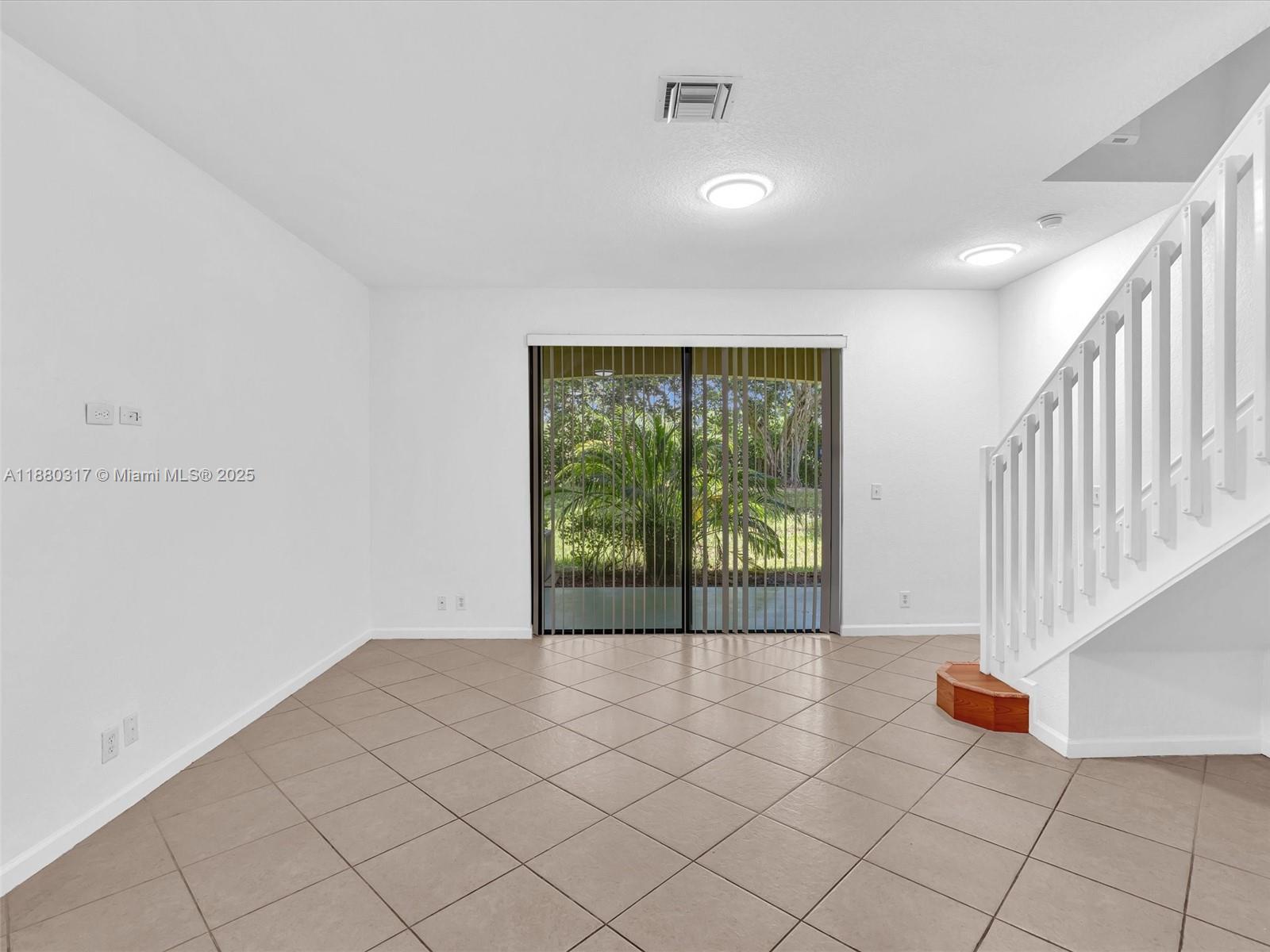 3865 Tree Top Dr
