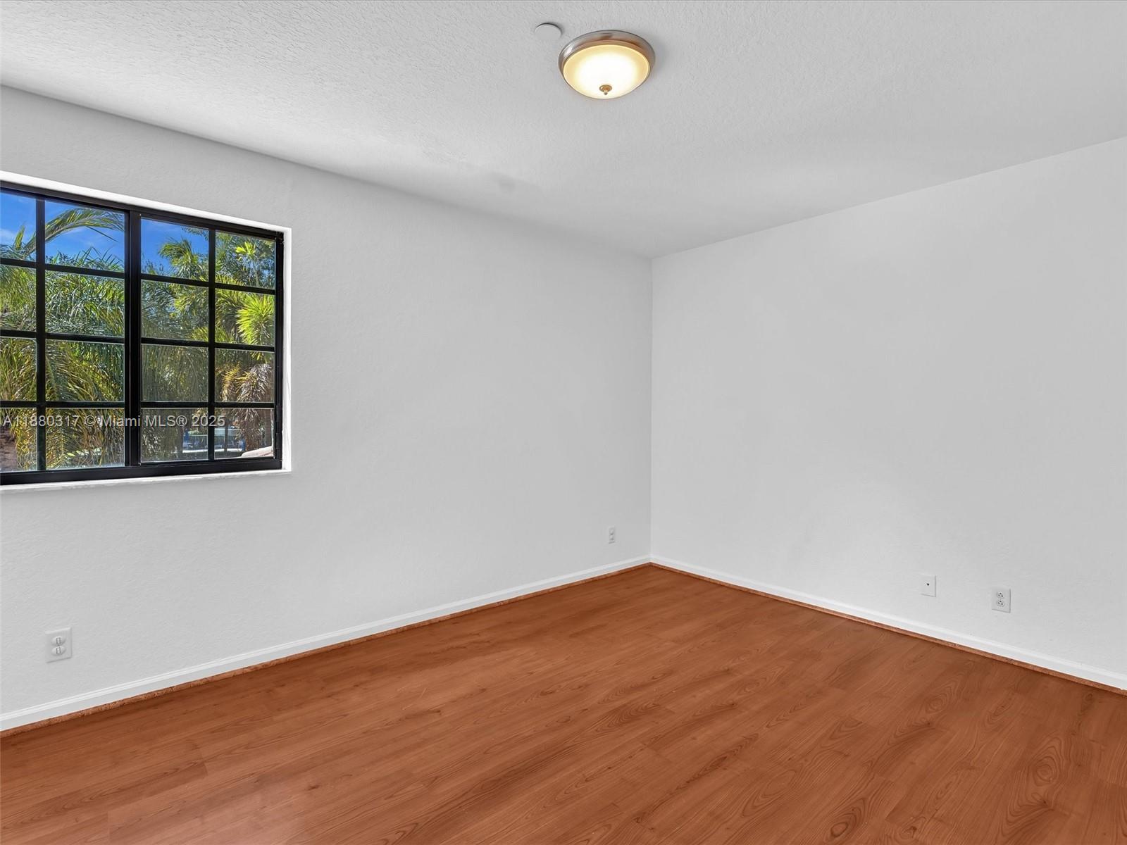 3865 Tree Top Dr
