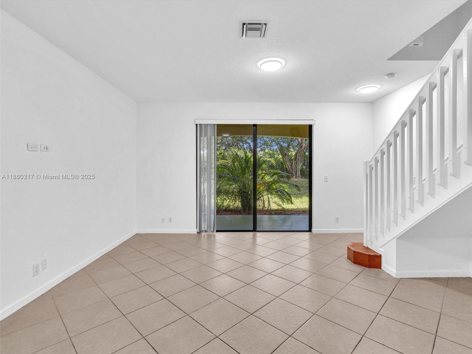 3865 Tree Top Dr