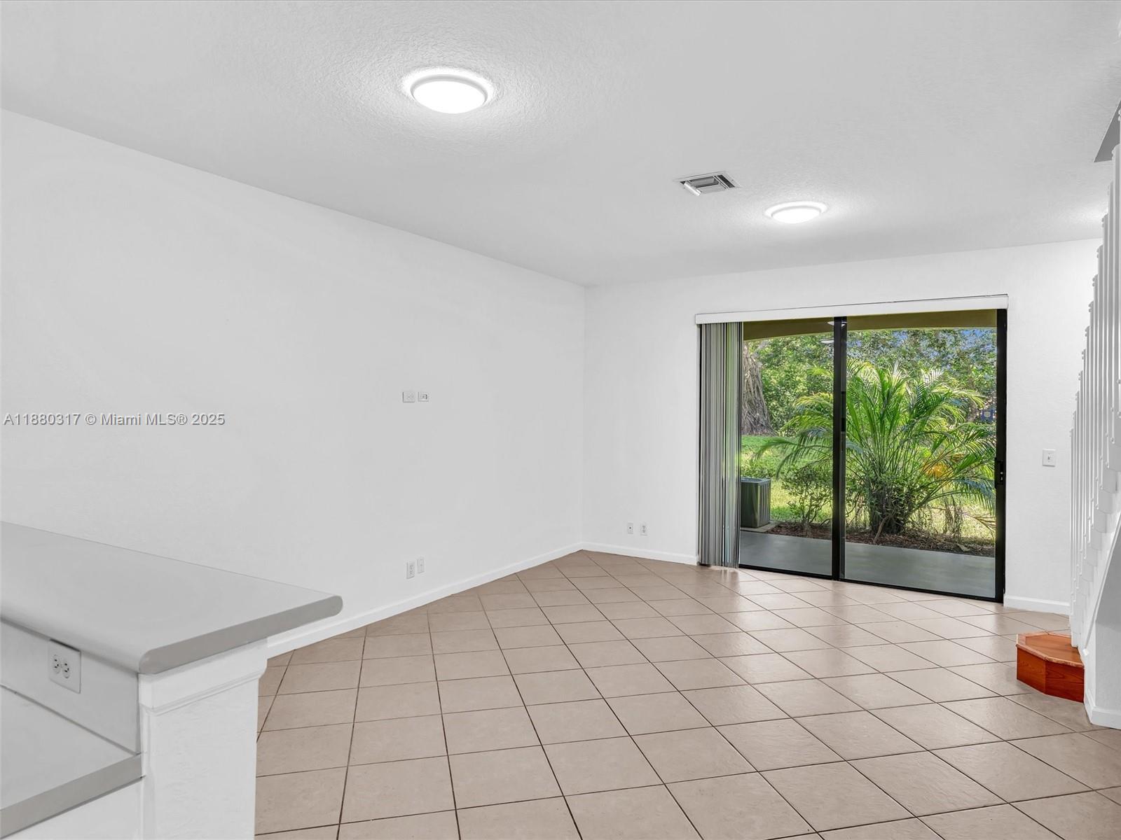 3865 Tree Top Dr