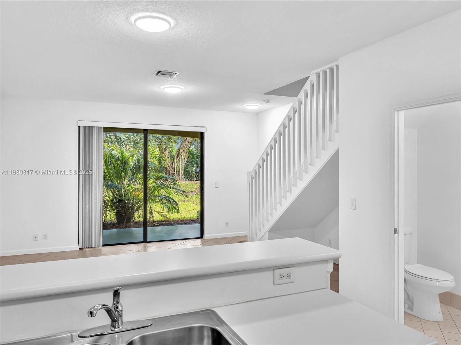 3865 Tree Top Dr