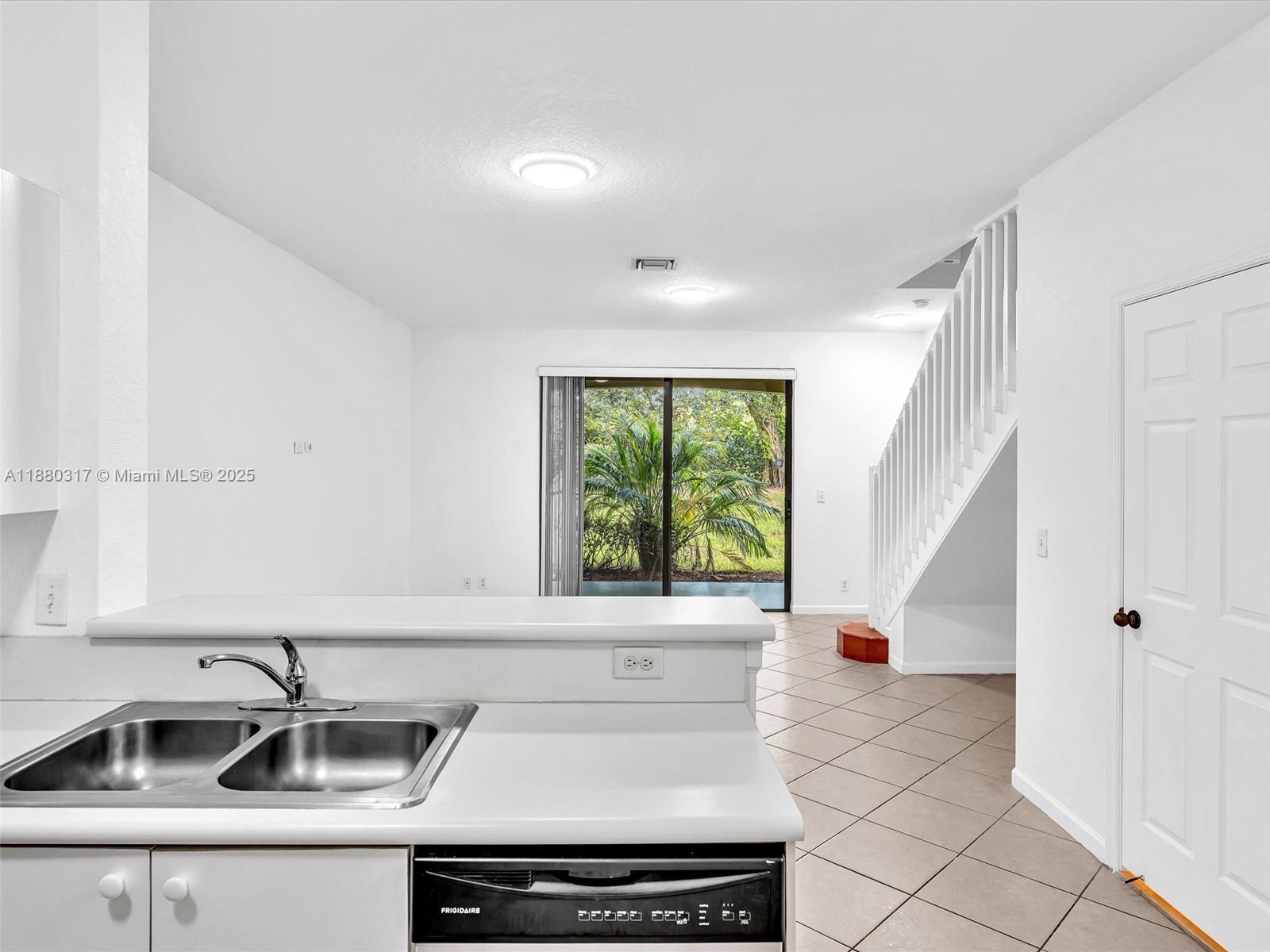 3865 Tree Top Dr