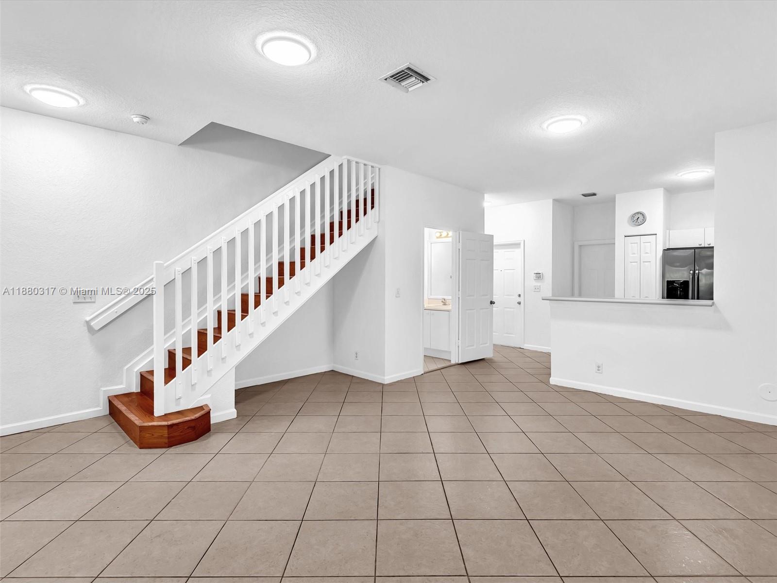 3865 Tree Top Dr