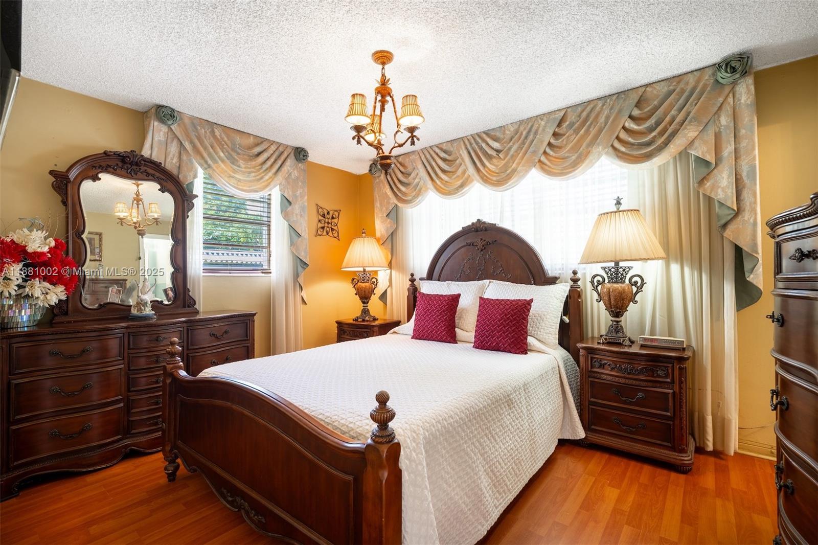 648 E 56th St