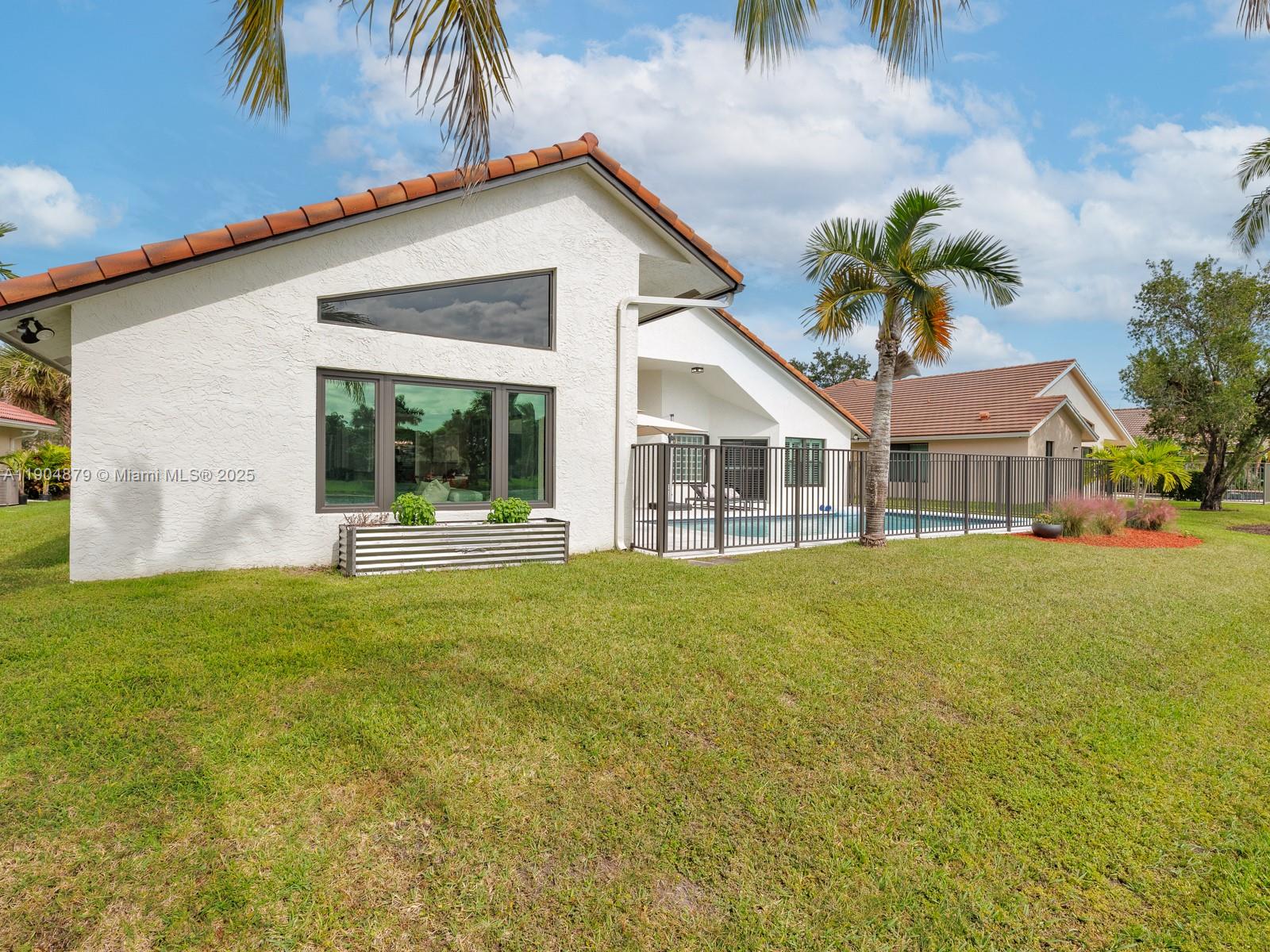 1044 Poplar Cir