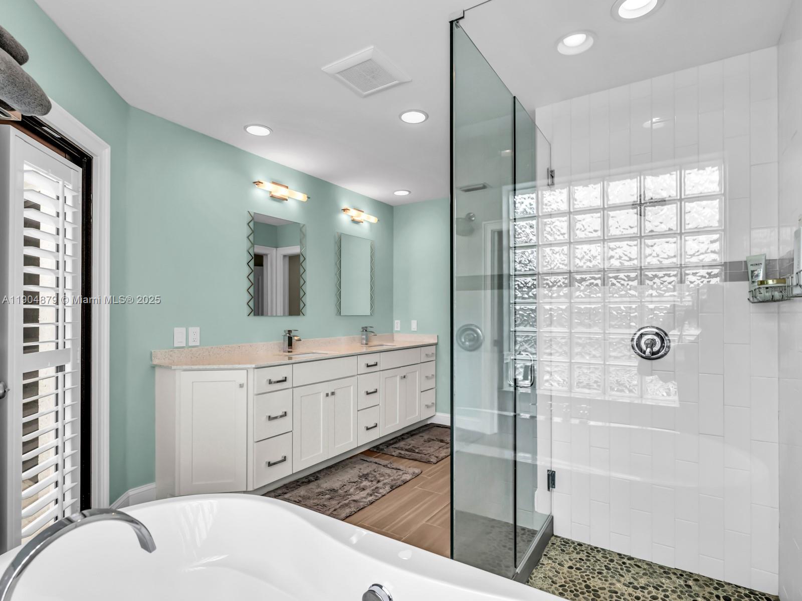1044 Poplar Cir