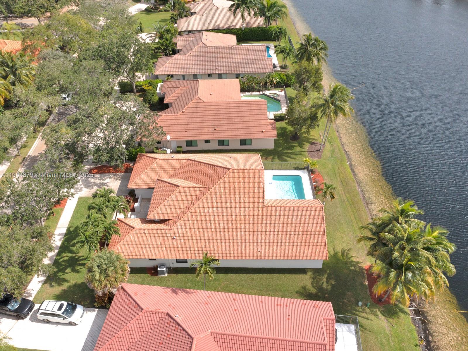 1044 Poplar Cir