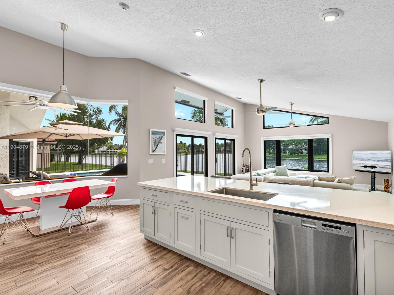 1044 Poplar Cir