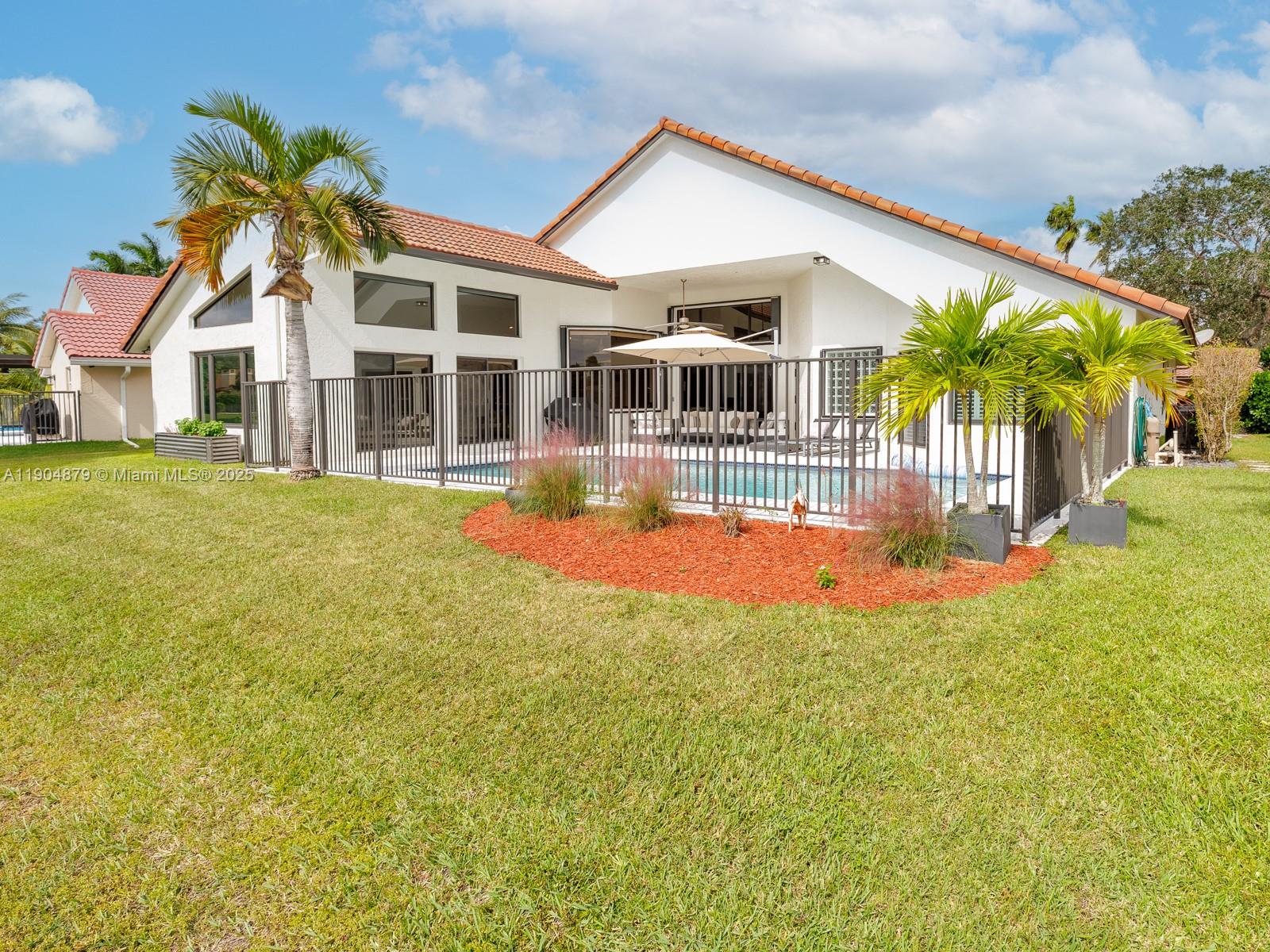 1044 Poplar Cir