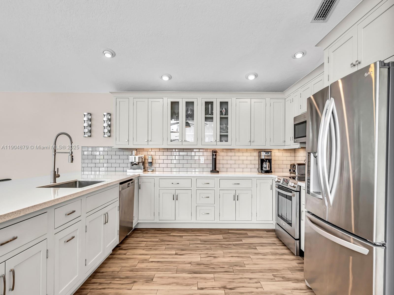 1044 Poplar Cir
