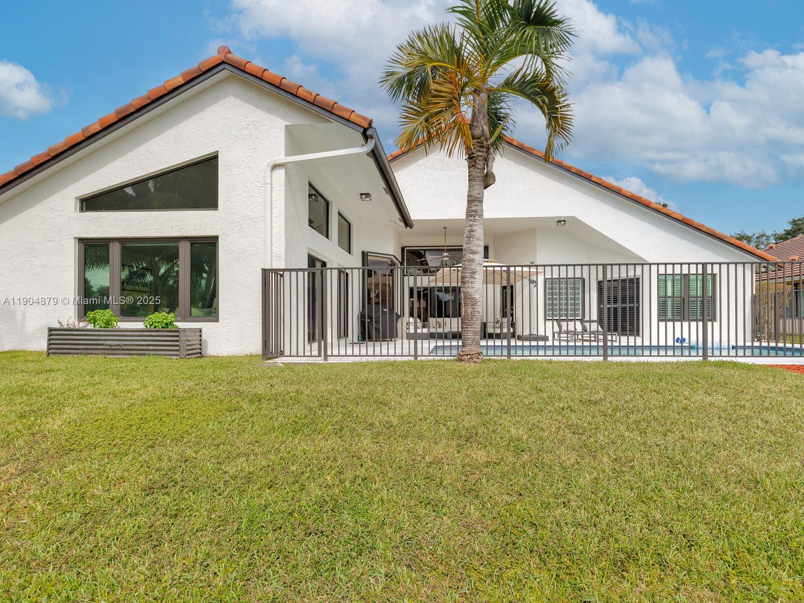 1044 Poplar Cir