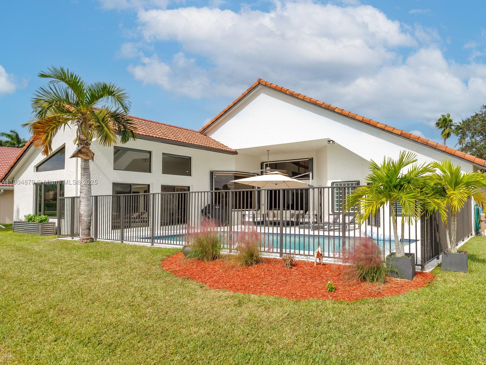 1044 Poplar Cir