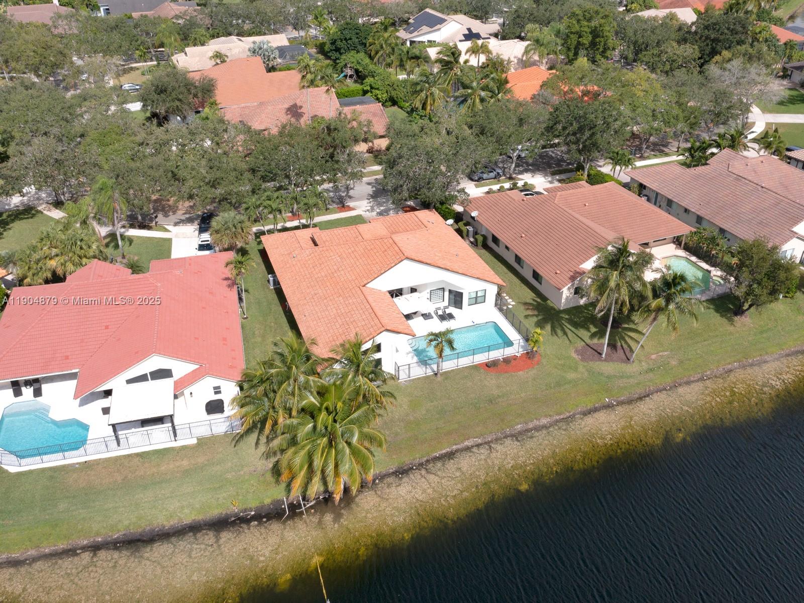 1044 Poplar Cir