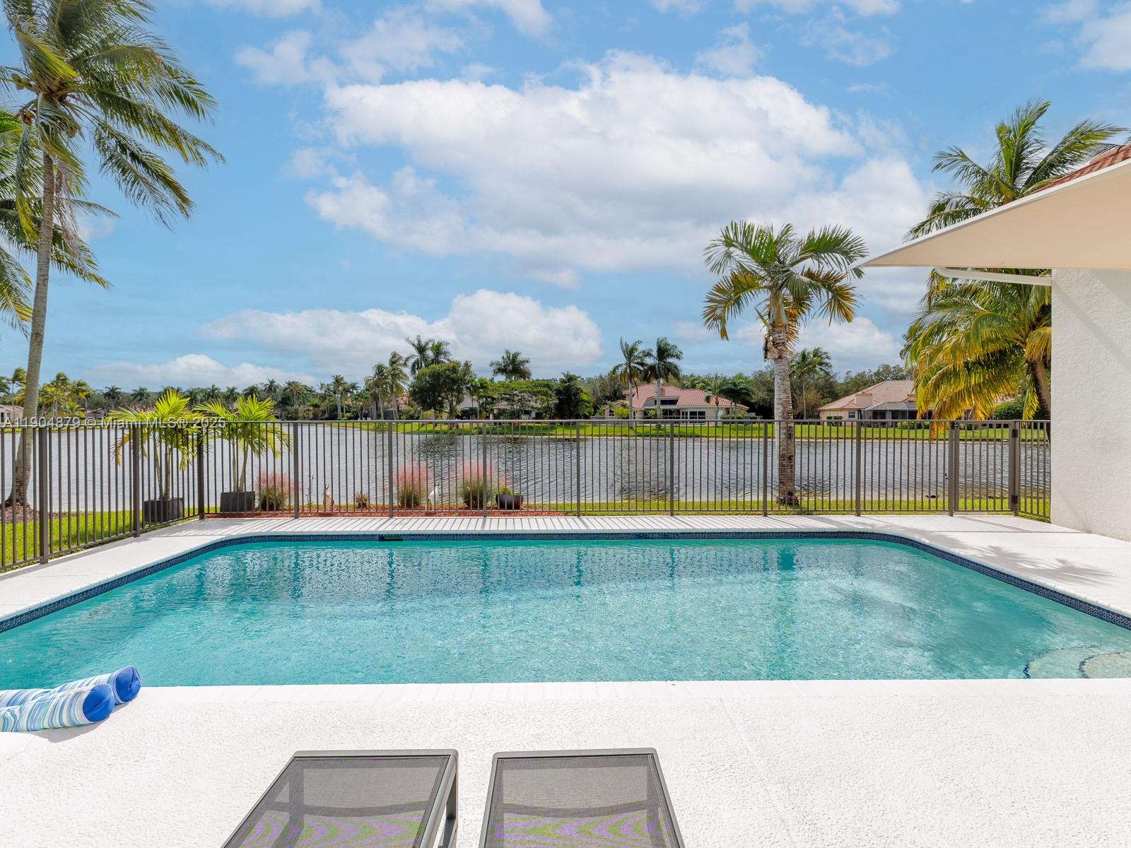 1044 Poplar Cir