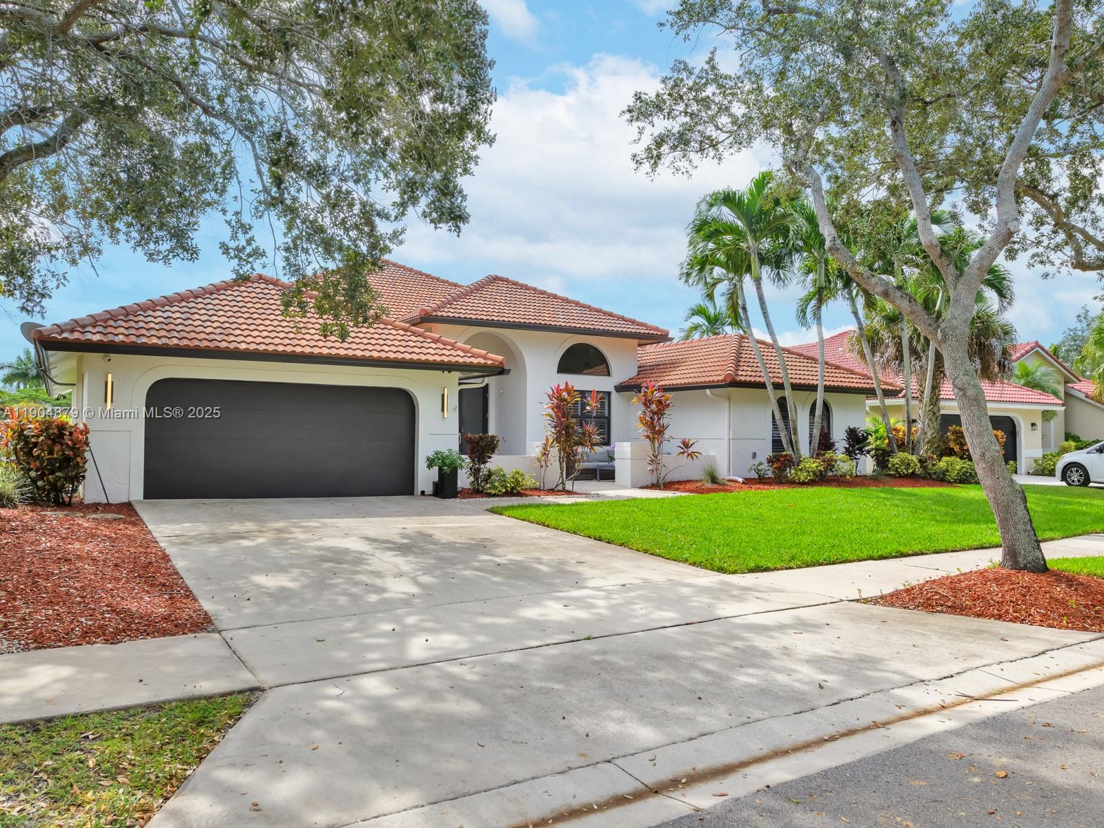 1044 Poplar Cir