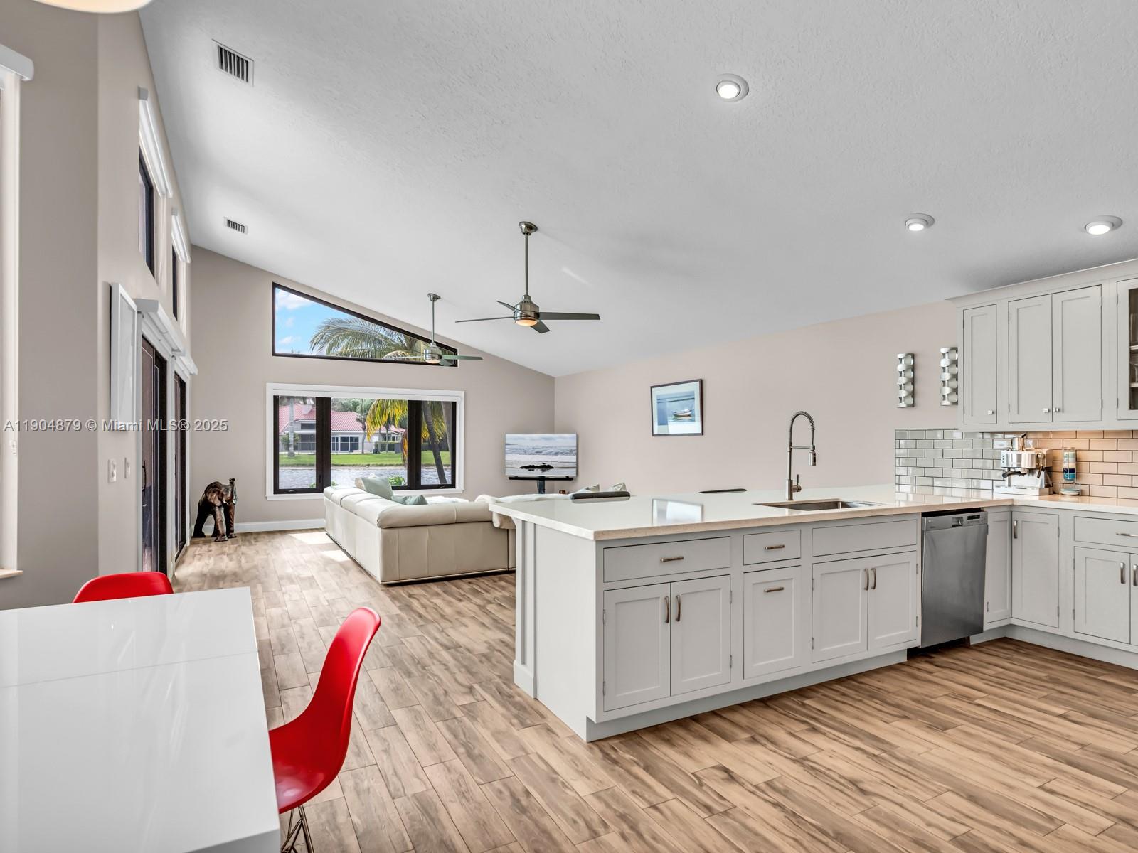 1044 Poplar Cir