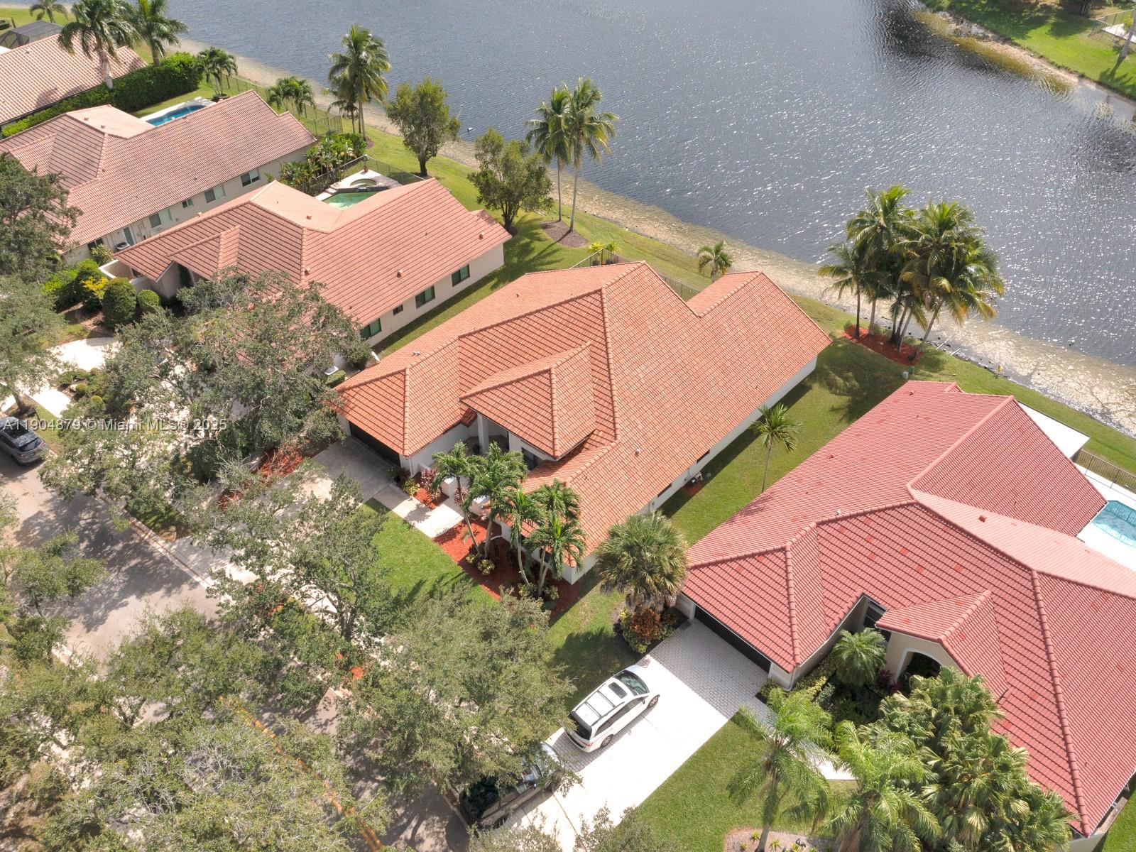 1044 Poplar Cir