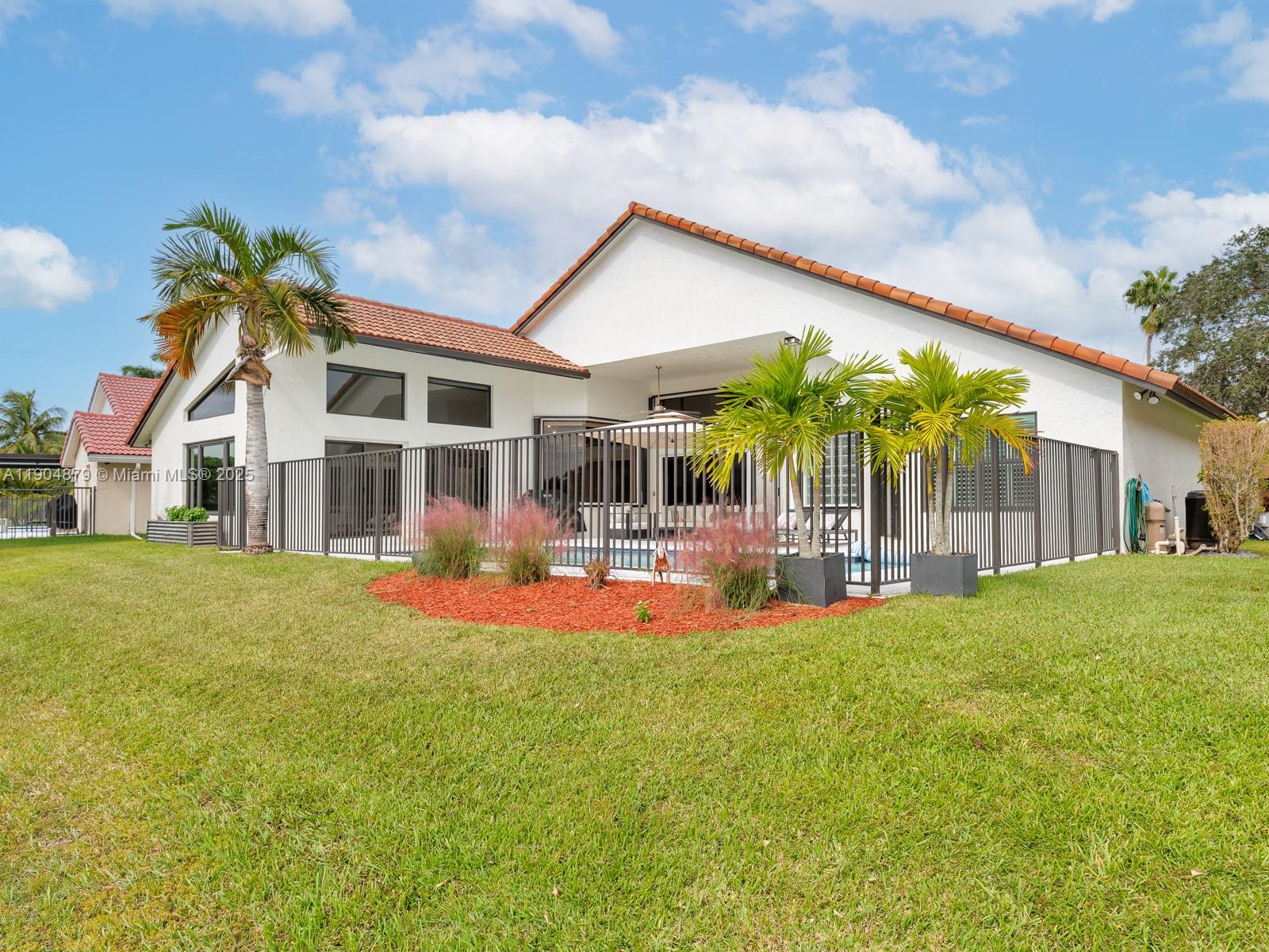 1044 Poplar Cir