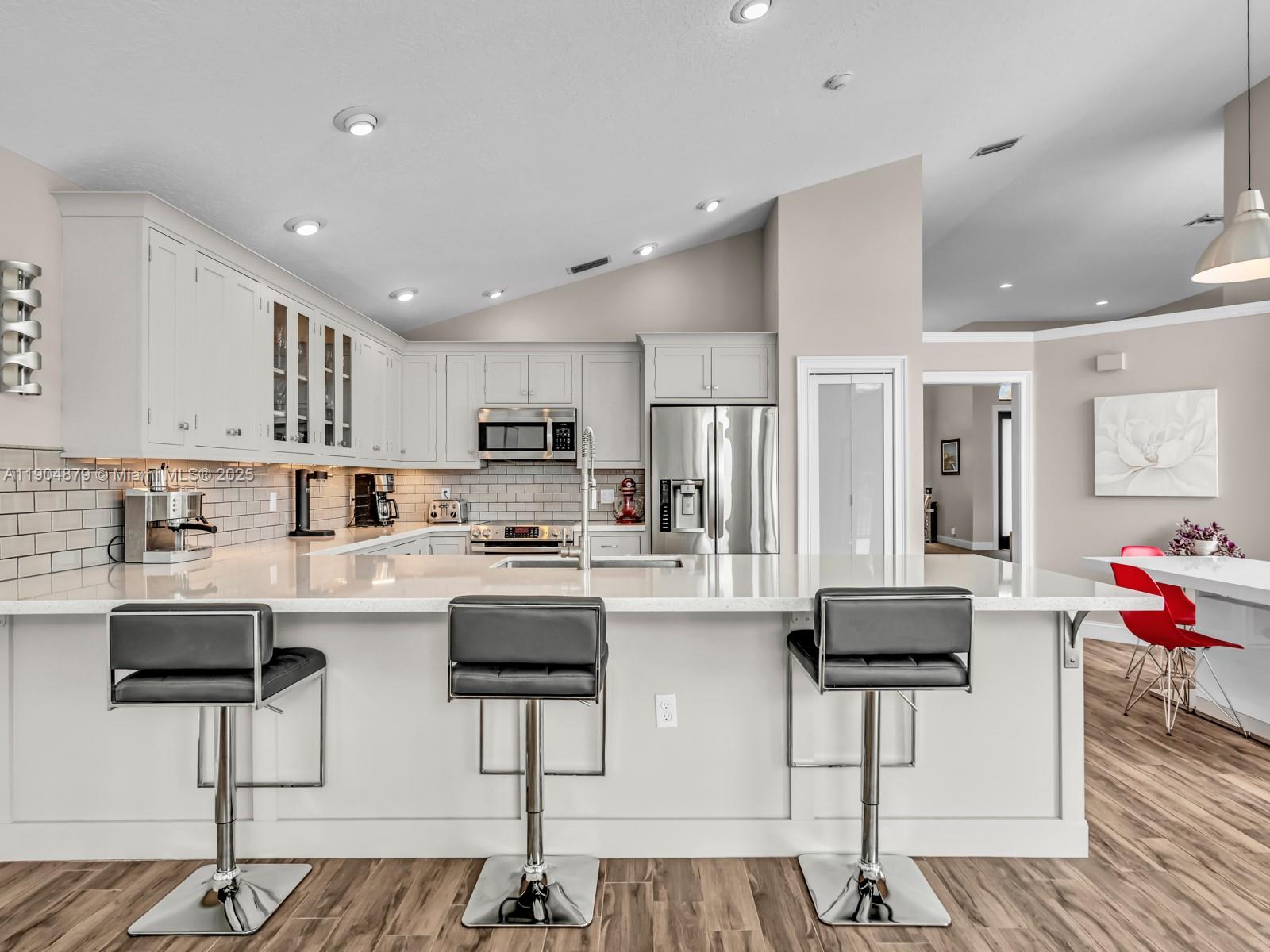 1044 Poplar Cir