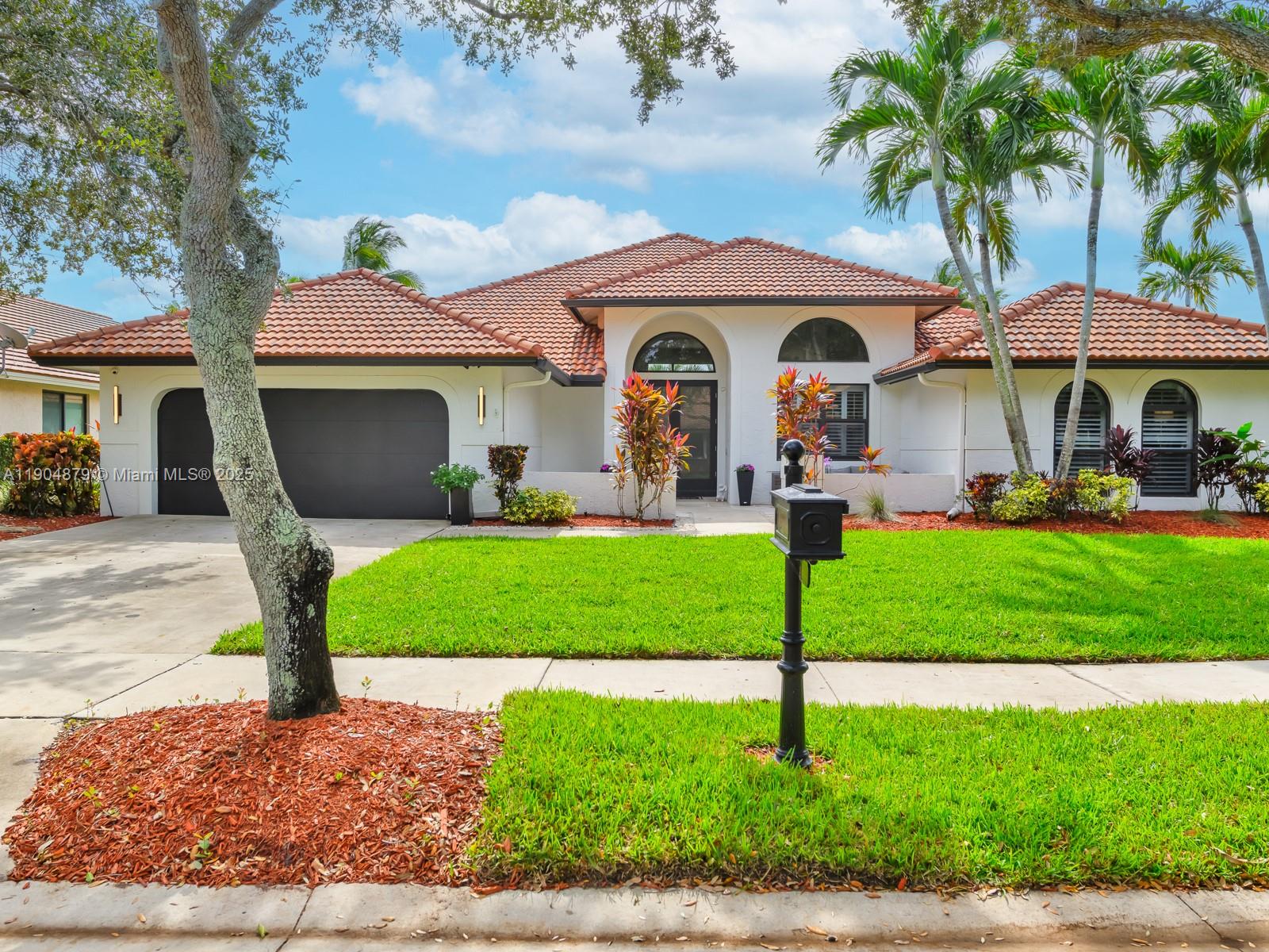 1044 Poplar Cir