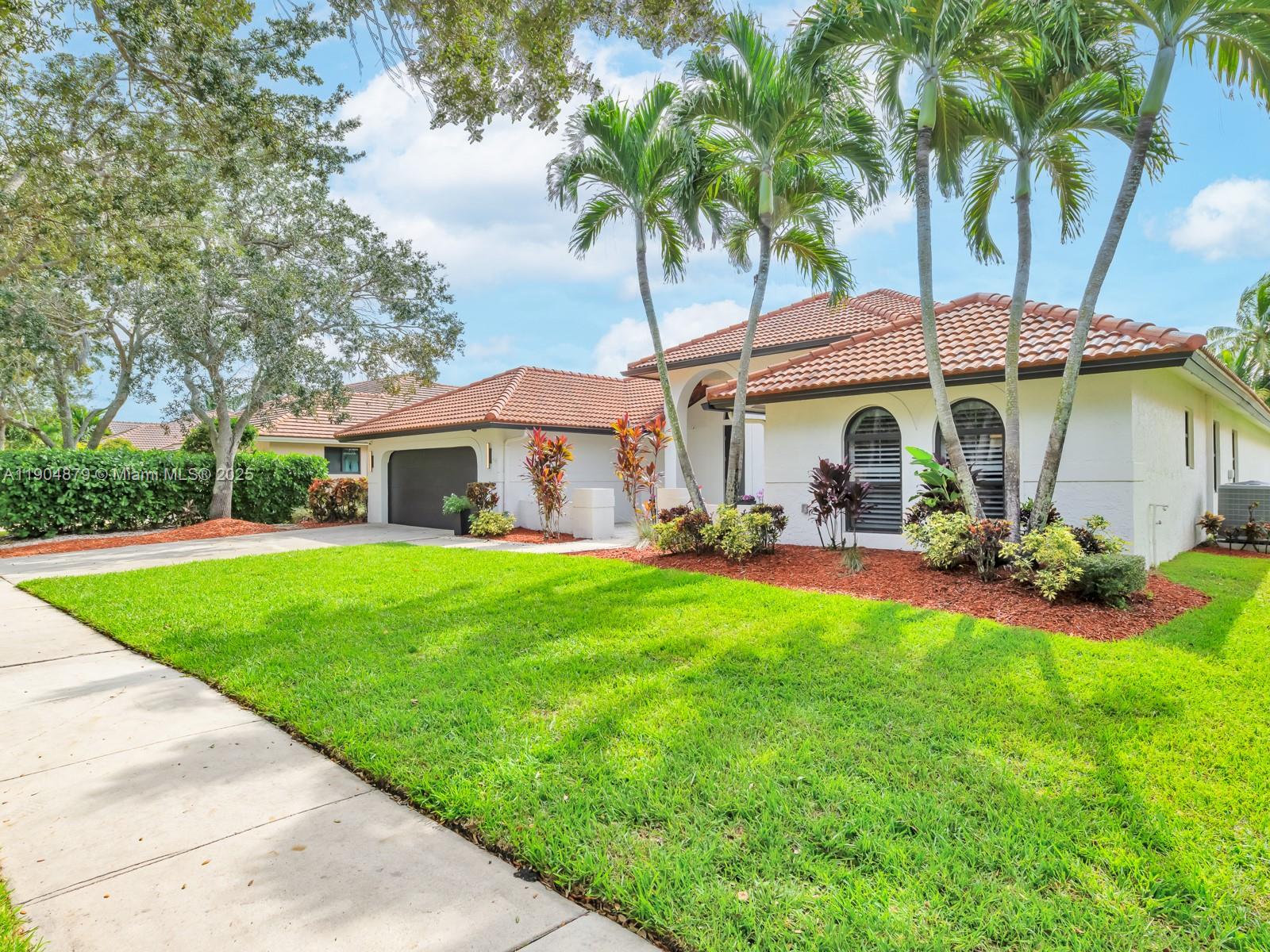 1044 Poplar Cir