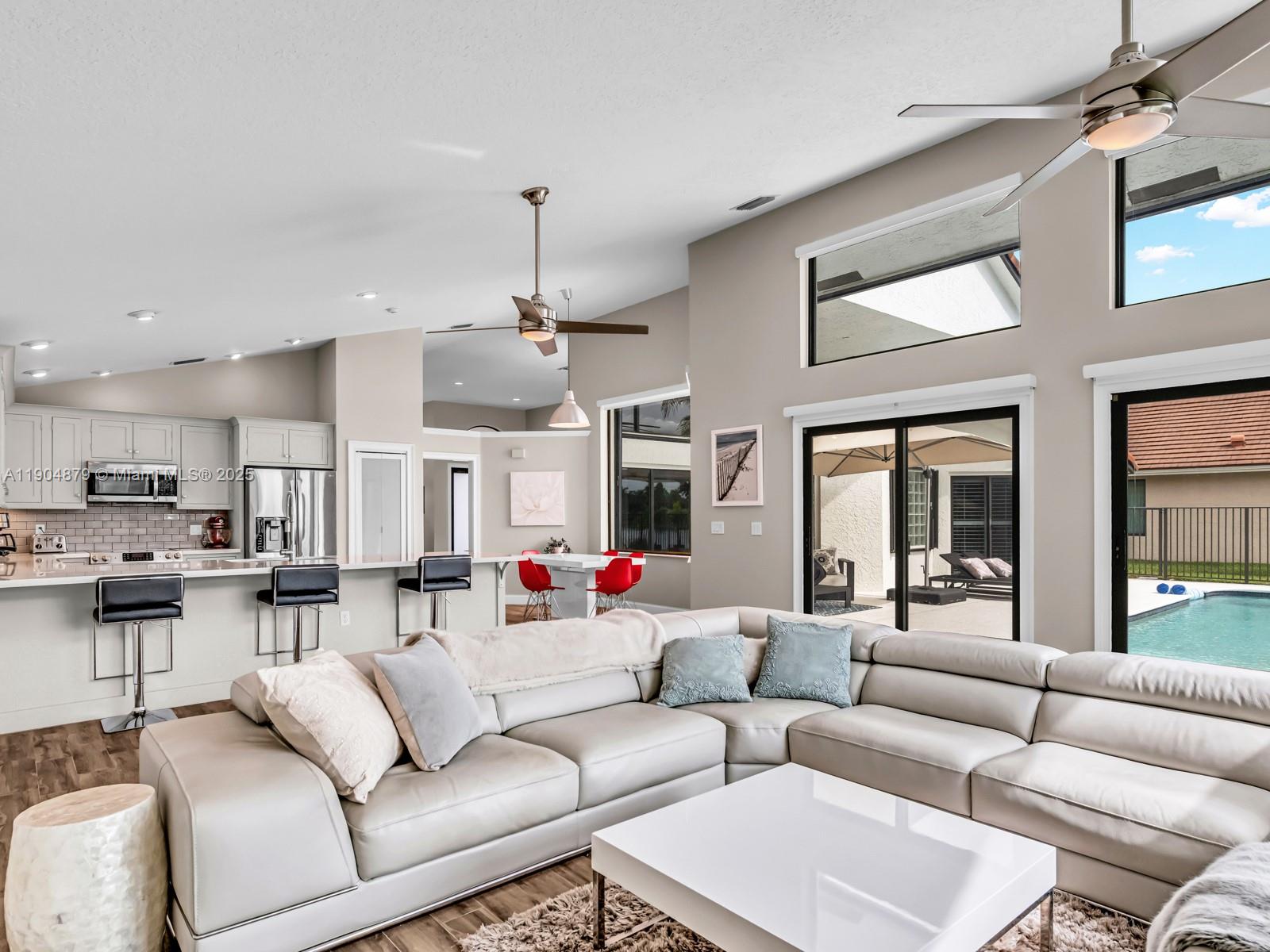 1044 Poplar Cir
