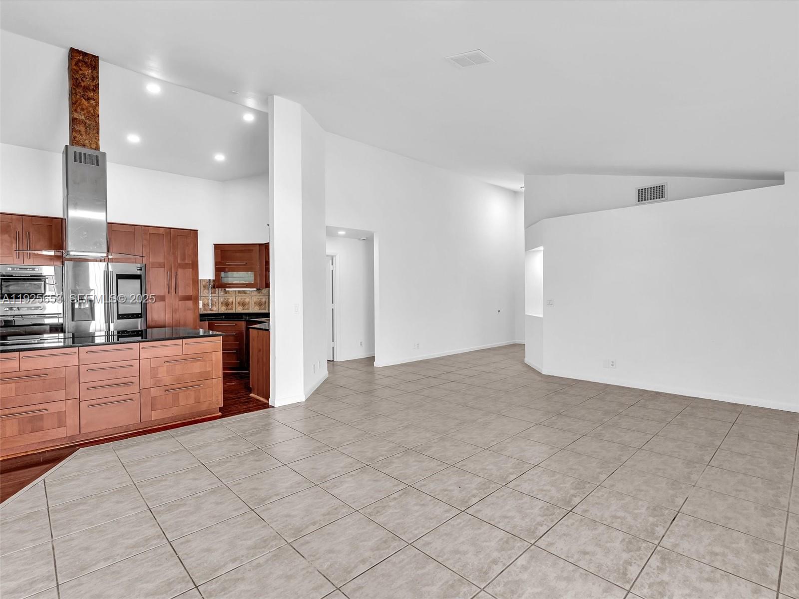 255 Somerset Way
