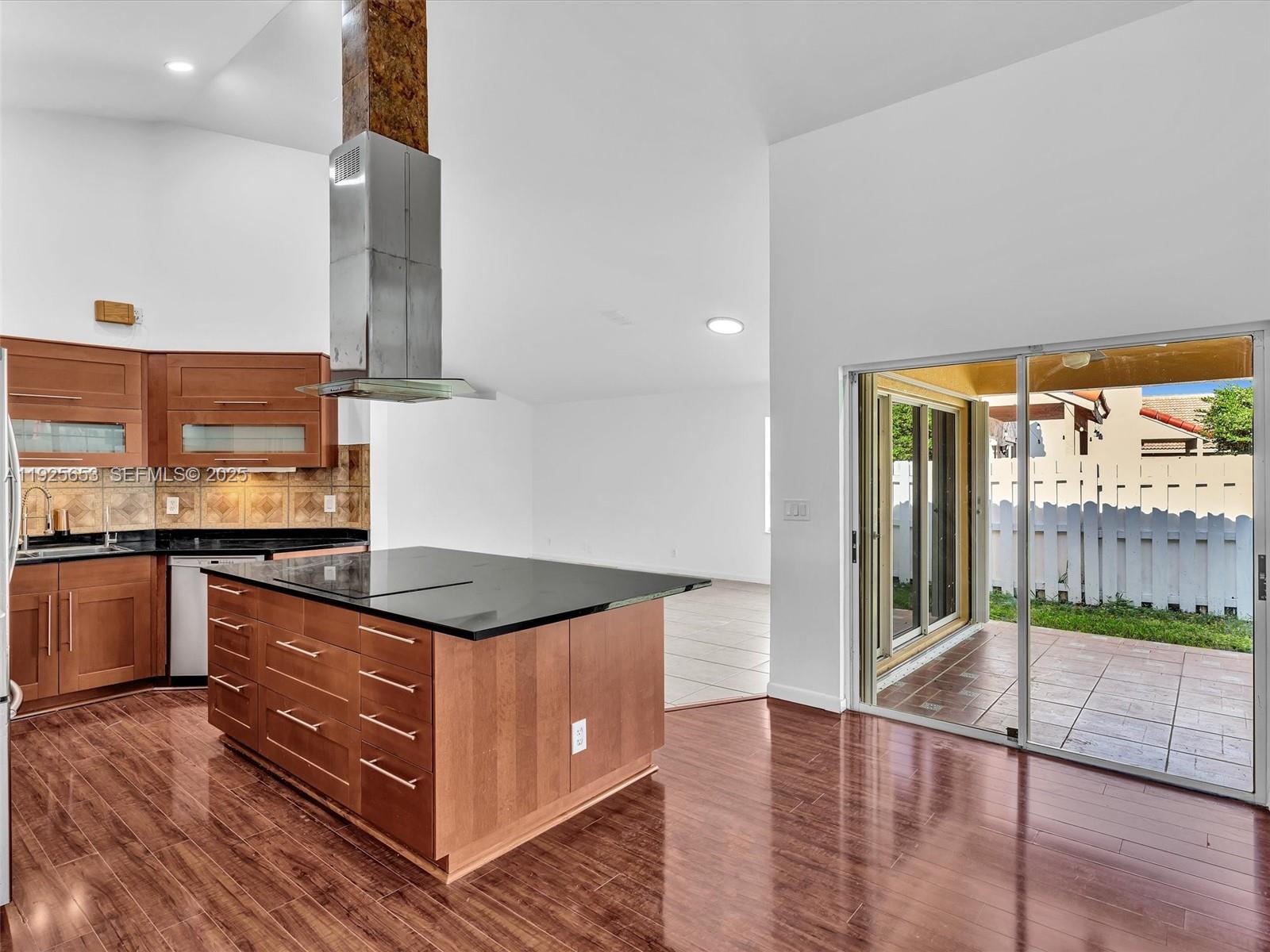 255 Somerset Way
