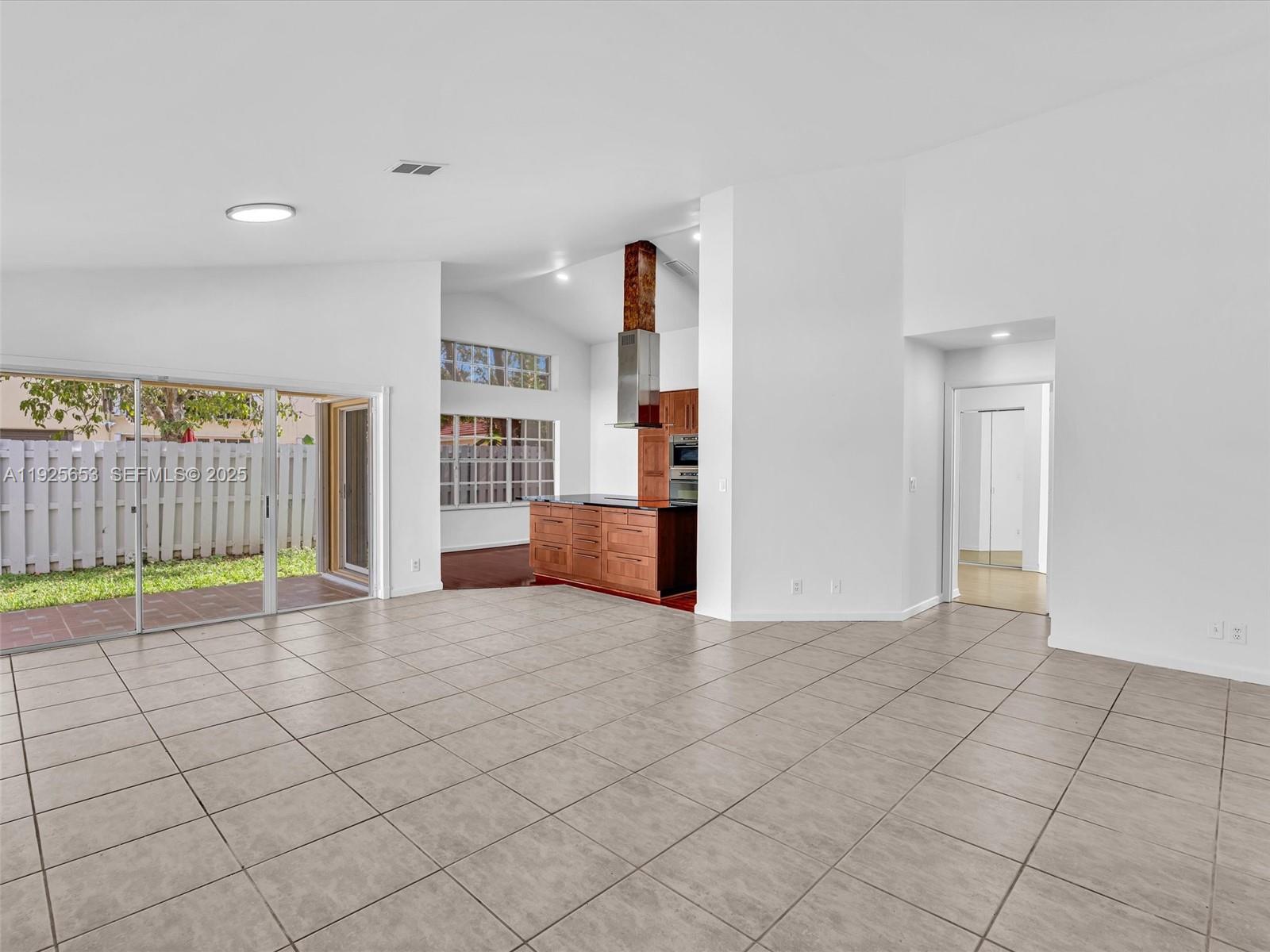 255 Somerset Way