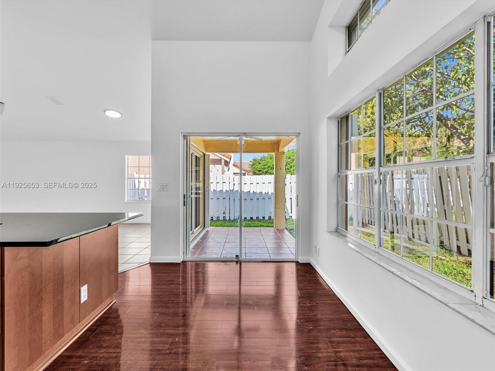 255 Somerset Way