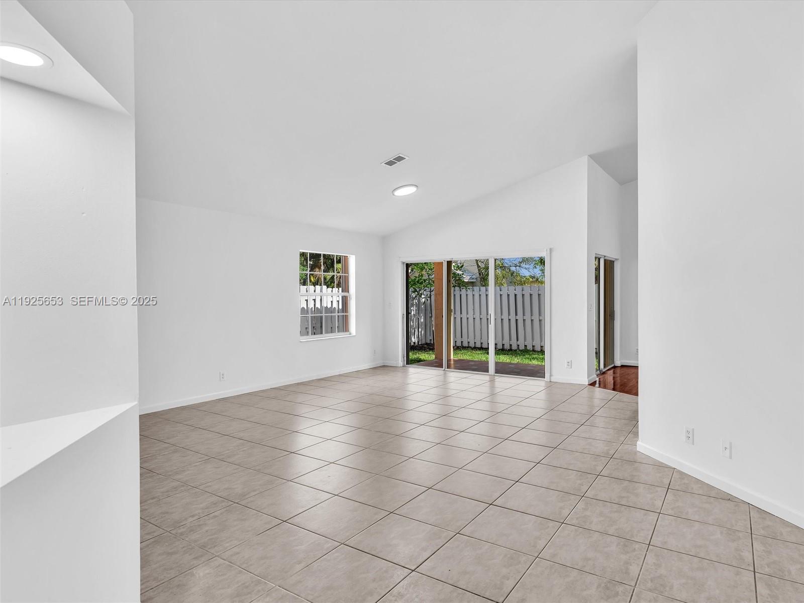 255 Somerset Way
